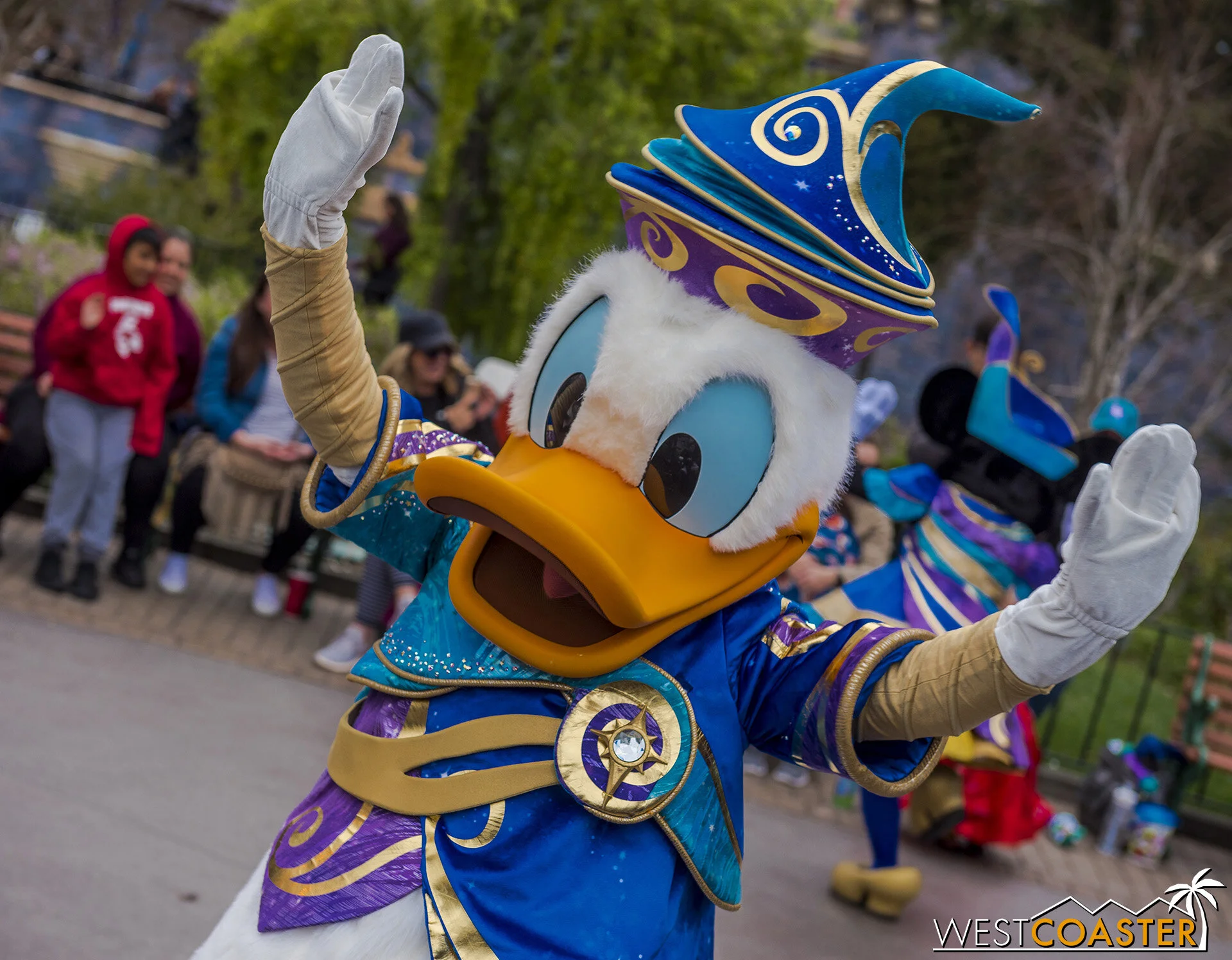 DLR-20_0303-B-MickeyAndFriends-0000c.jpg