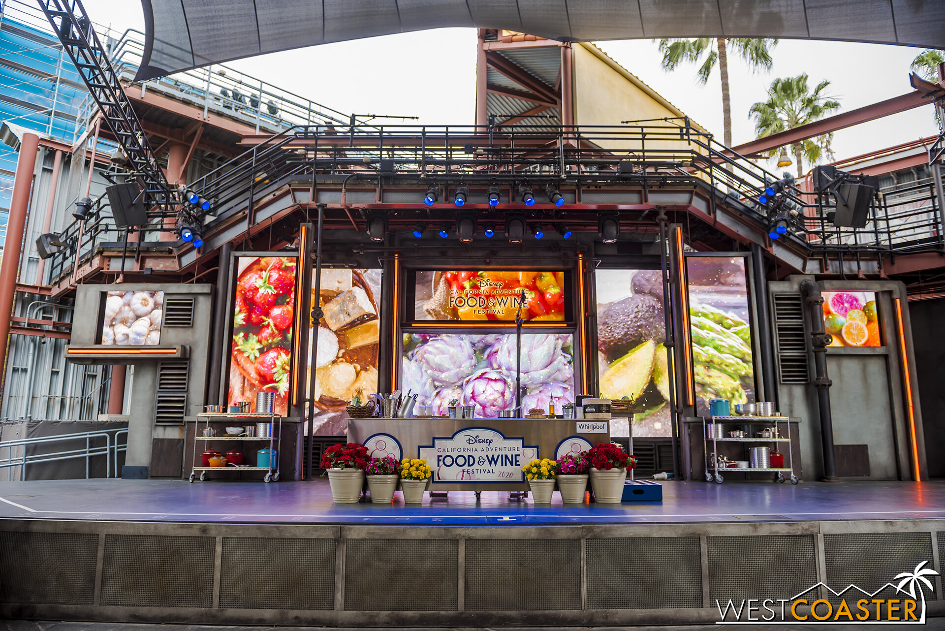  The stage in the backlot is home to cooking and food segments that anyone can spectate. 