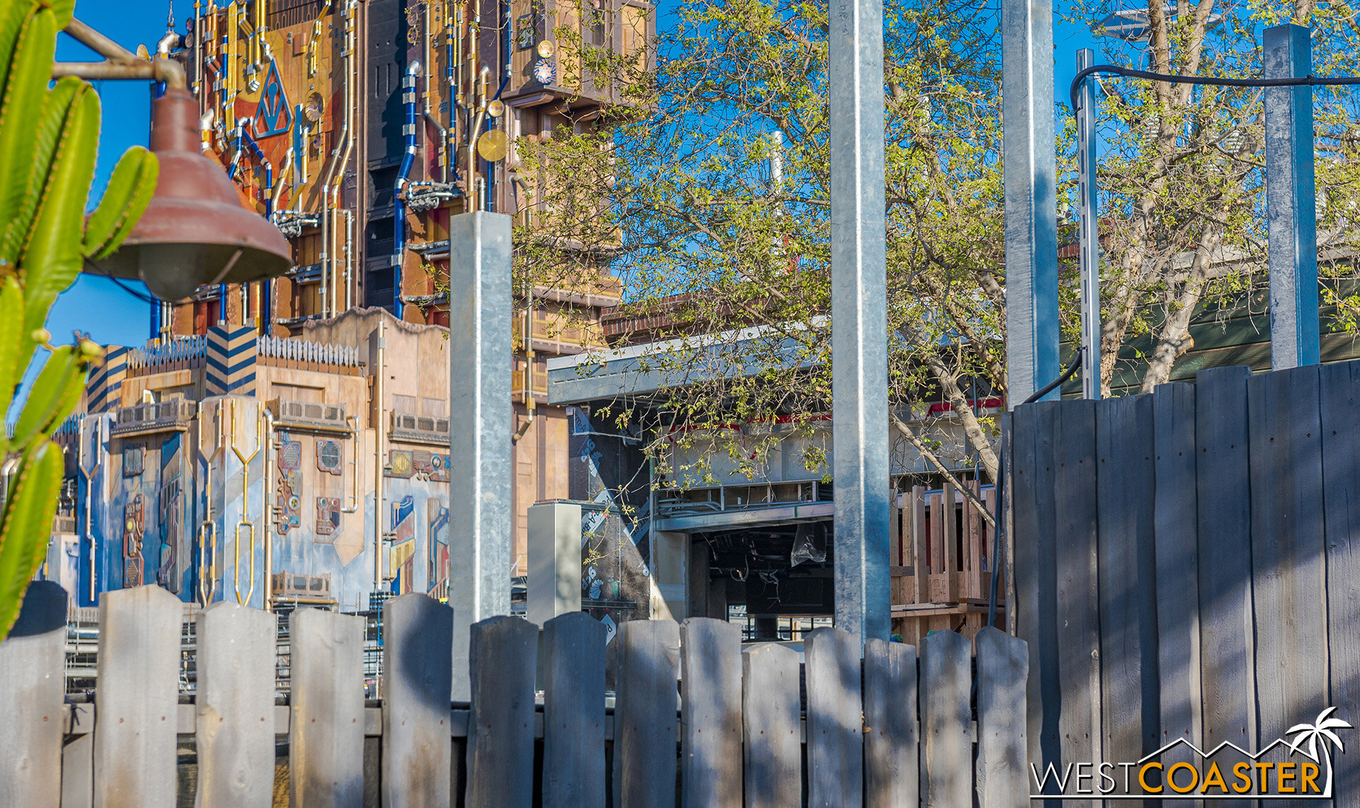  The buildings around the Spider-Man attraction are starting to take shape, though. 