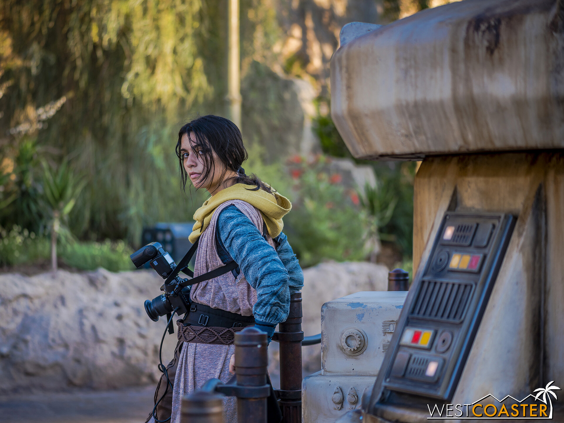  Even the cast members look the part of  Star Wars  charcters! 