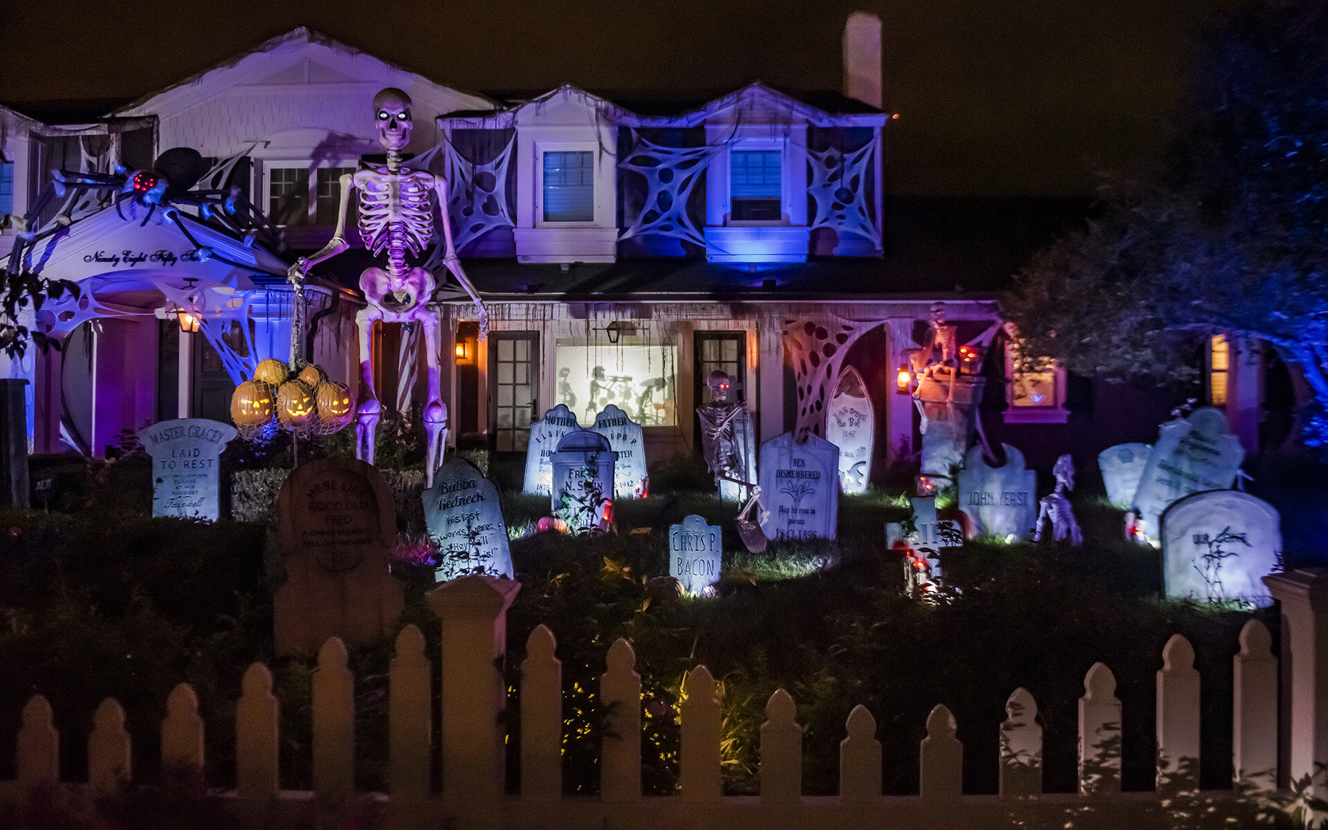 Where To See Halloween Decorations and Haunted Houses in Orange