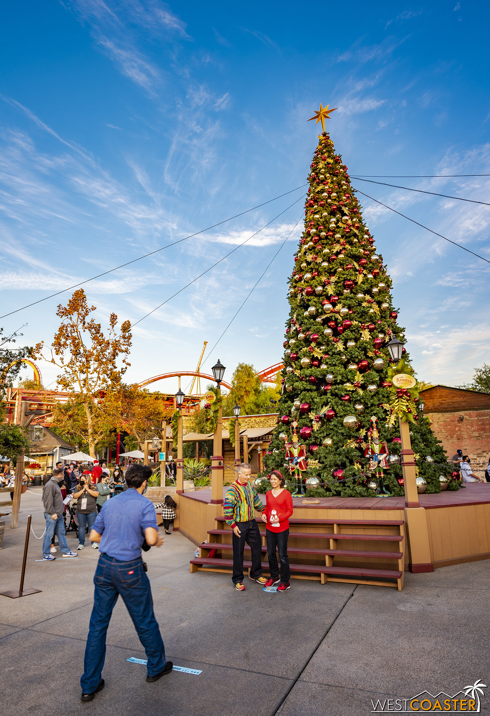  A towering Christmas tree marks the center of Calico Park. 