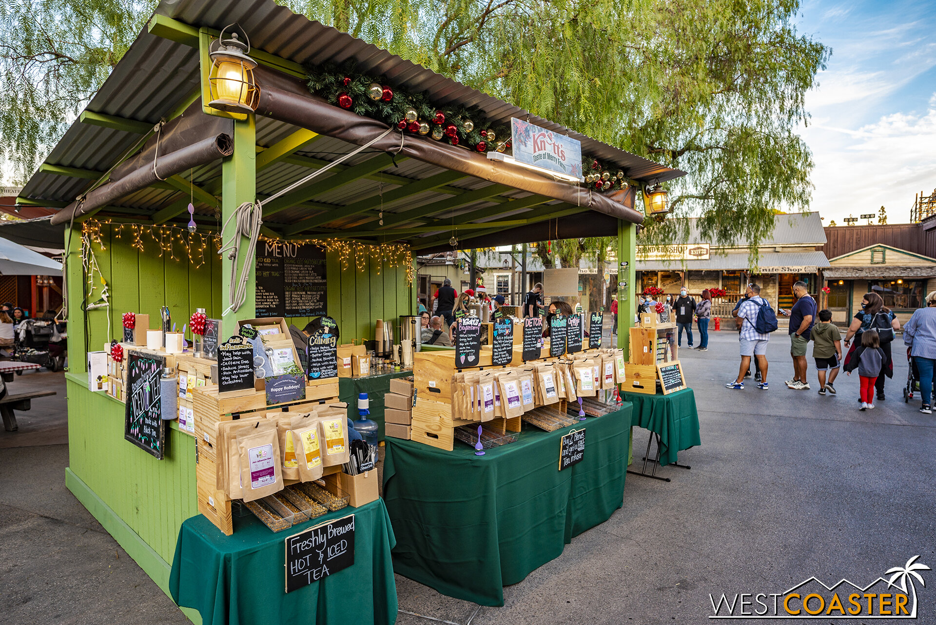  The Christmas Crafts Fair returns to Ghost Town, with plenty of souvenir stalls for guests looking to do some early holiday shopping. 