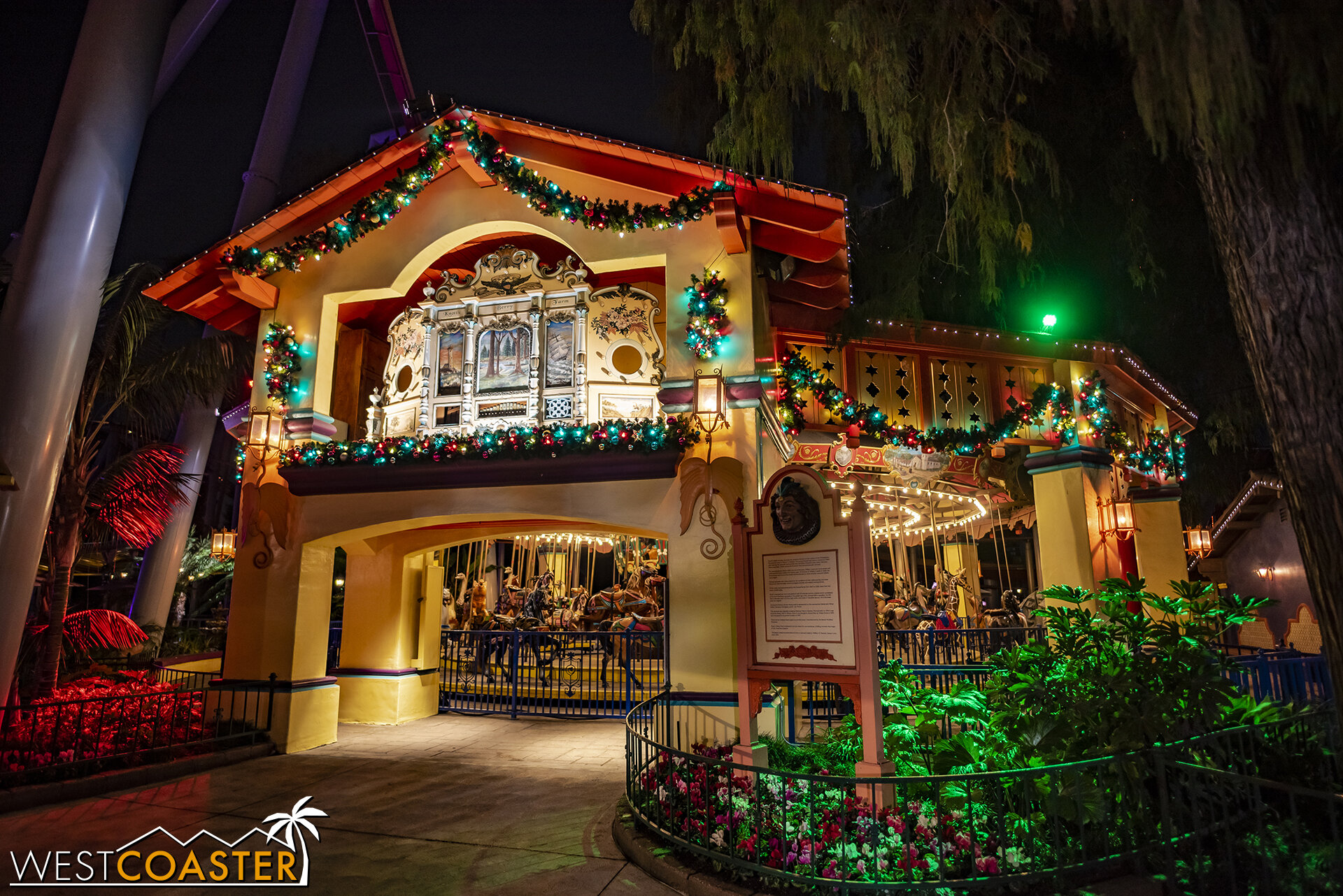  Where there are buildings, there are decorations, but Fiesta Village also has more open areas that lack the enveloping Christmas atmosphere that other parts of the land can feature. 