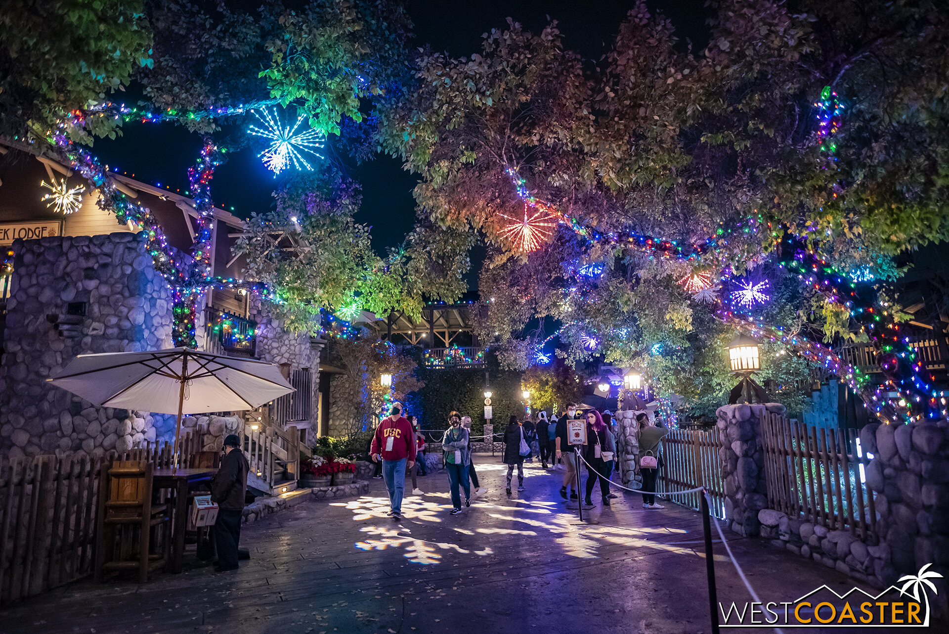  It’s definitely much brighter in Camp Snoopy this year for the holidays! 