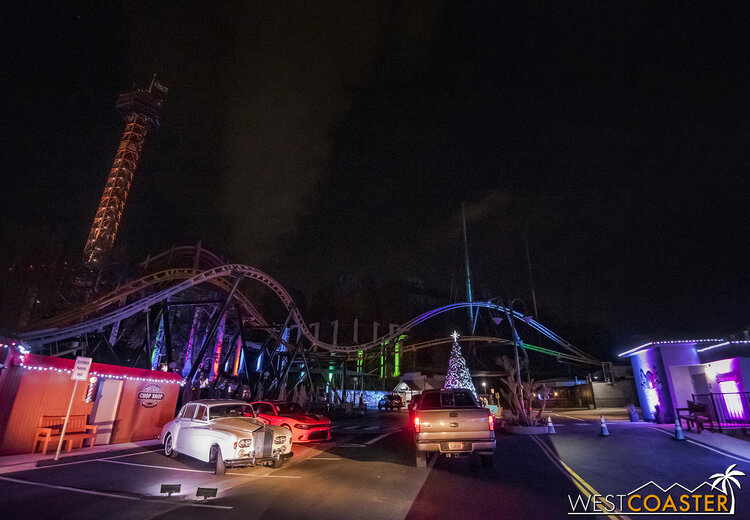 Six Flags Magic Mountain's Holiday in the Park Drive-Thru: 2020 Review ...