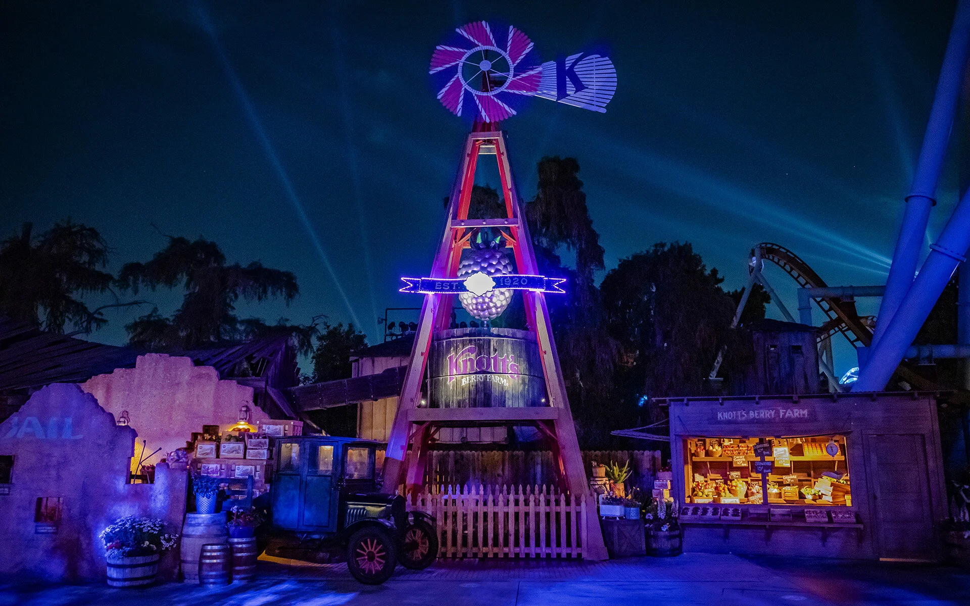 Knott's Berry Farm's 100th Anniversary Family Renunion — Westcoaster