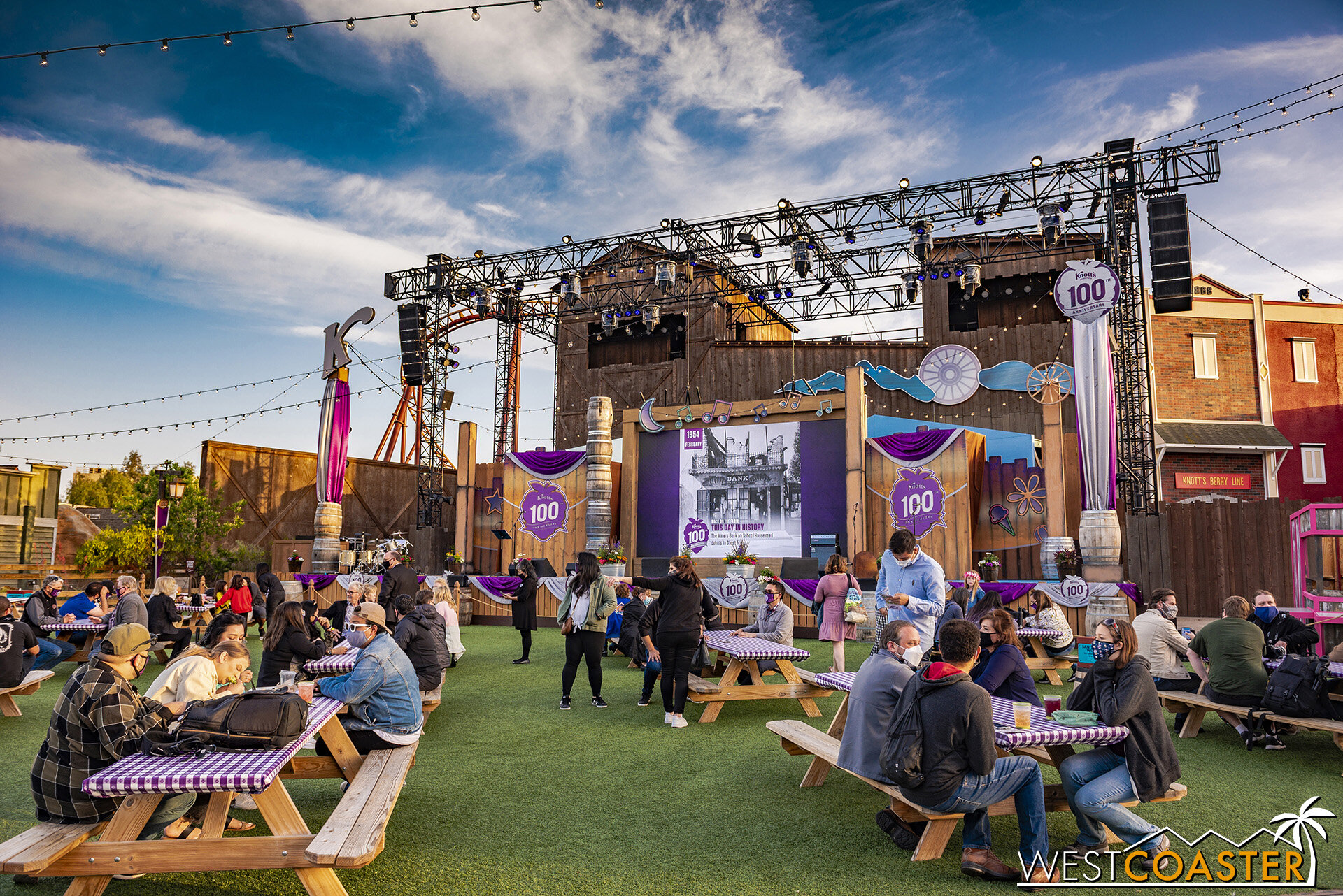 The Calico Mine Stage is a good place to enjoy food or a show.  Or both! 