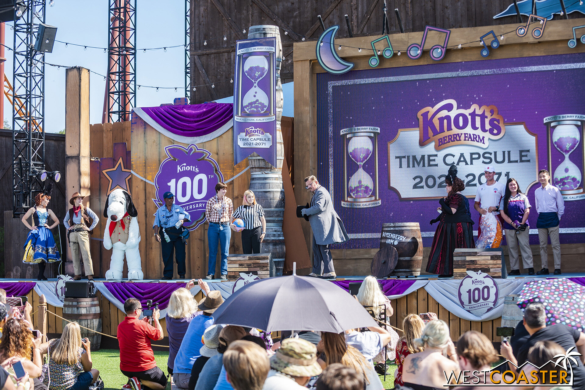  Representatives from the park’s various departments were also invited onto the stage. 