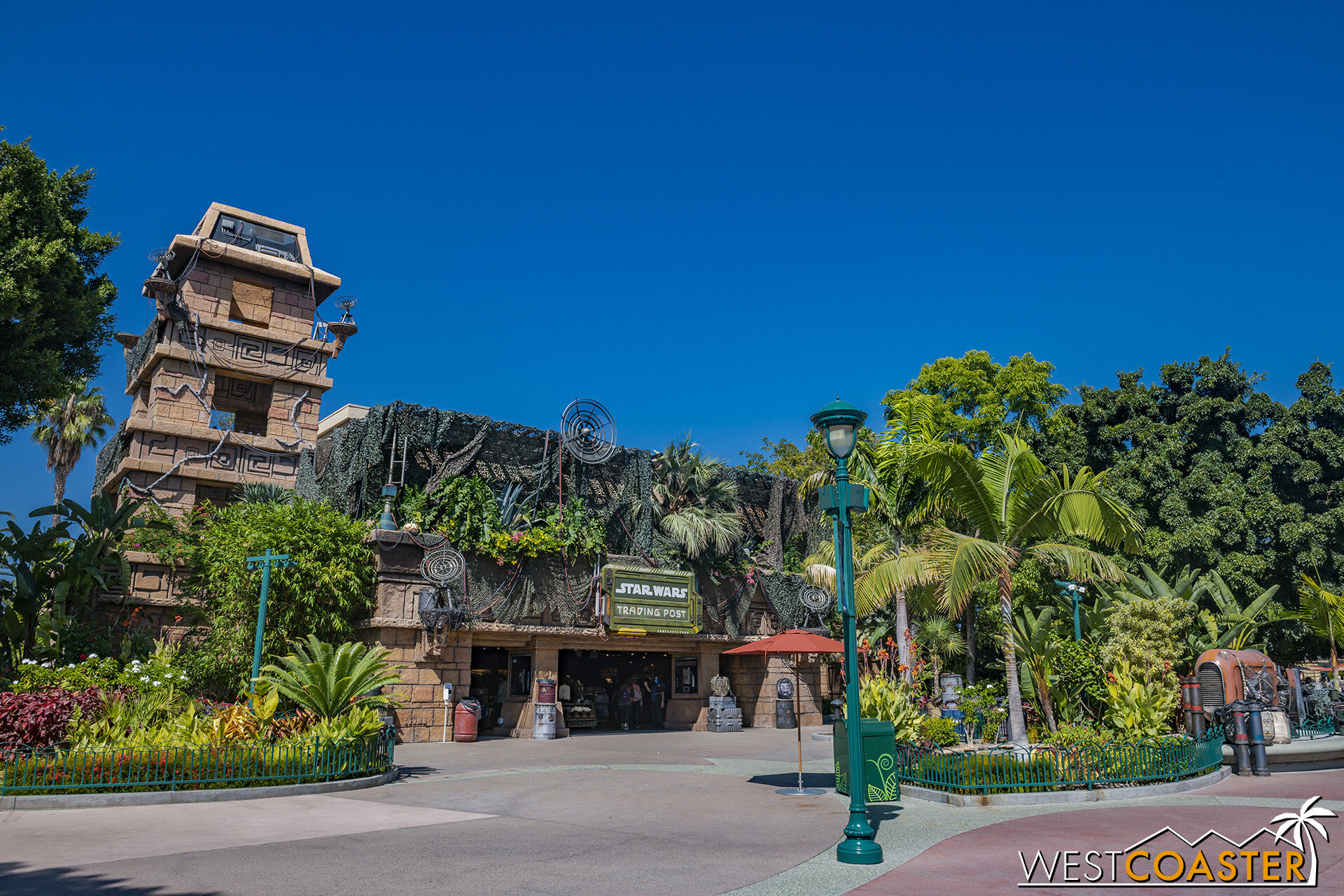  The old Rainforest Cafe gained a new tenant in the form of the Star Wars Trading Post, which had temporarily taken over the Wonderland Gallery for a few months before moving to this permanent location. 