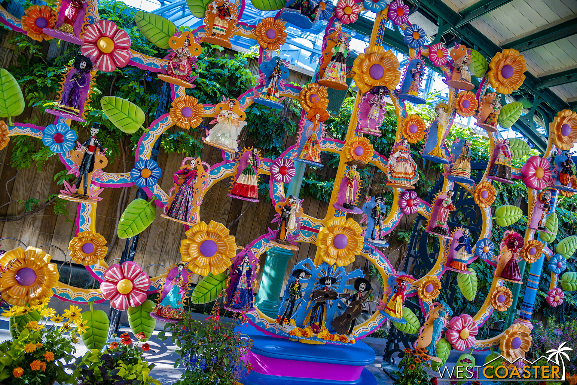  There’s an elaborate Árbol de la Vida display too.   