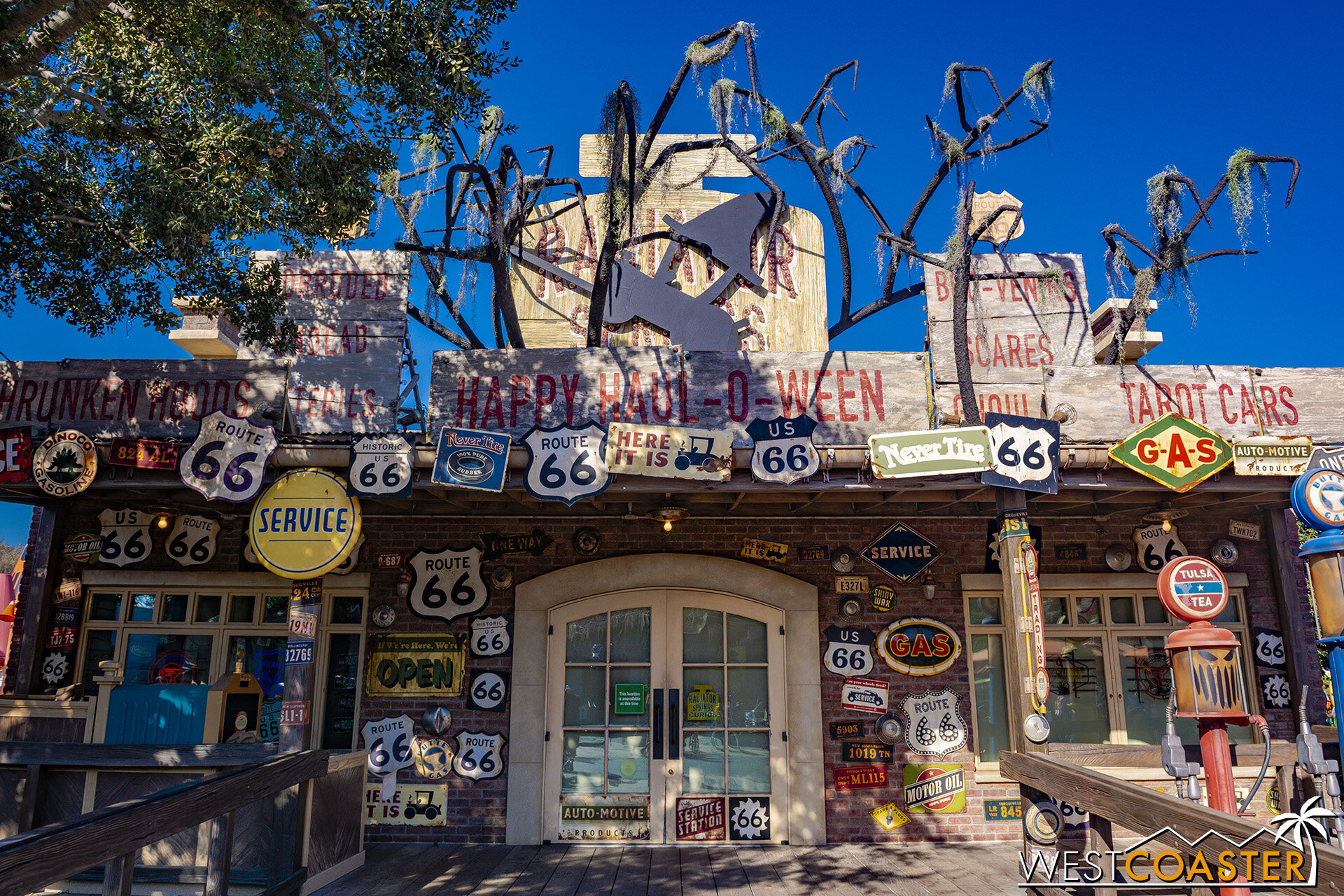  Radiator Springs Curios is not open right now due to still-limited staffing, but at least it’s decorated. 