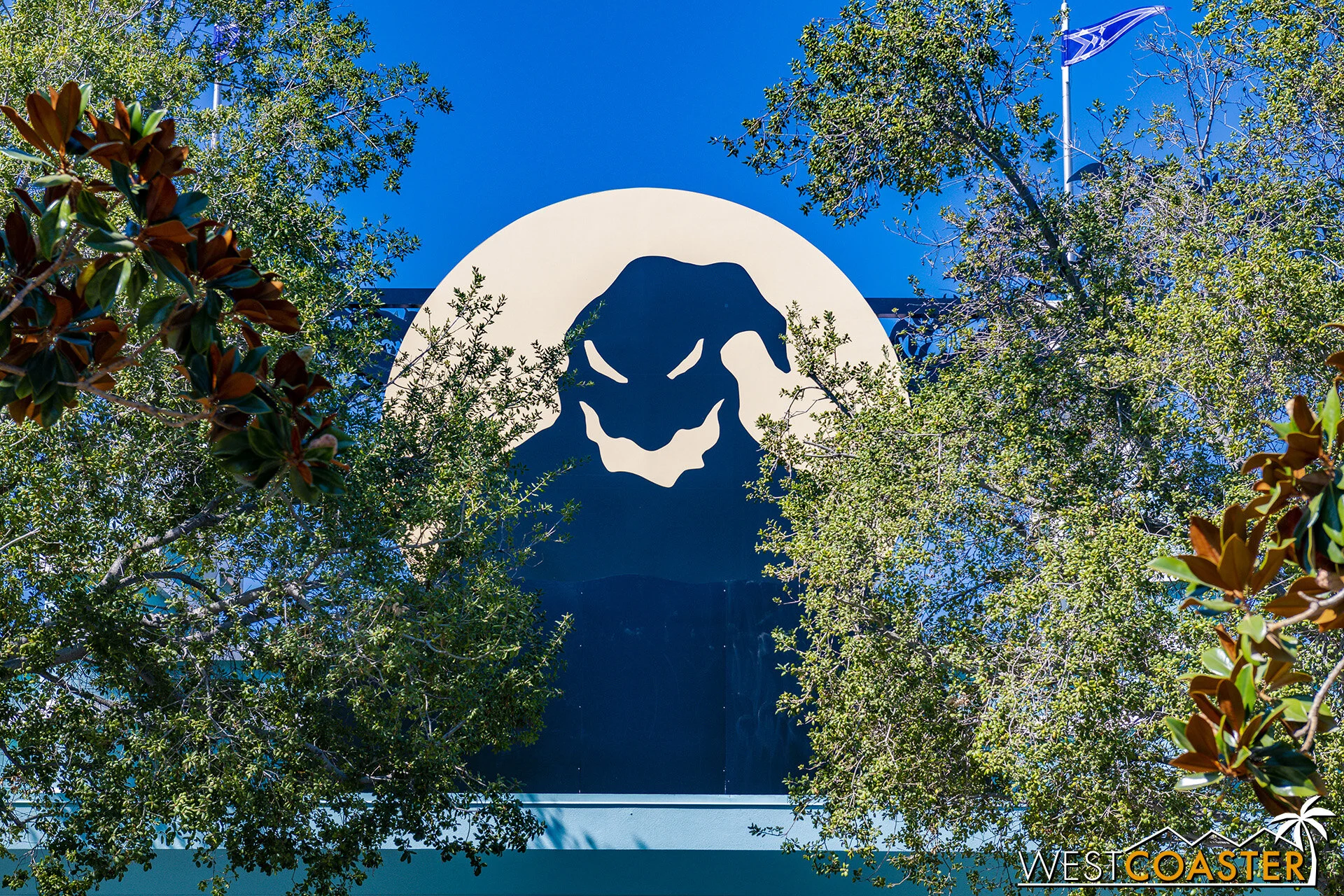  Well, if you weren’t, how about this peeking face on the other side?  BOO! 