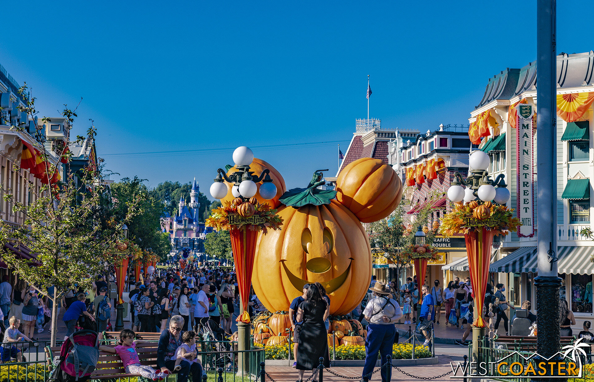  The Mickey pumpkin photo op is back, complete with long lines all day and night long. 