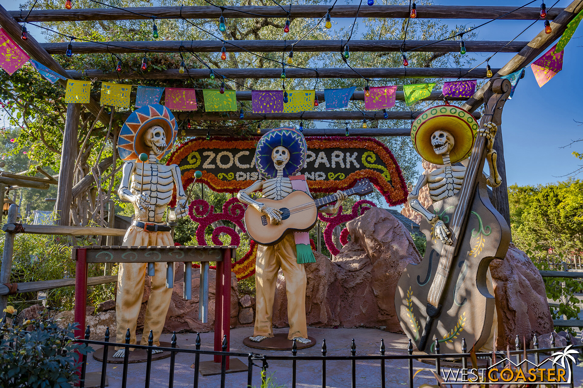  Every year, Frontierland features a display celebrating Día de los Muertos, or the Mexican Day of the Dead Holiday that bridges October and November. 