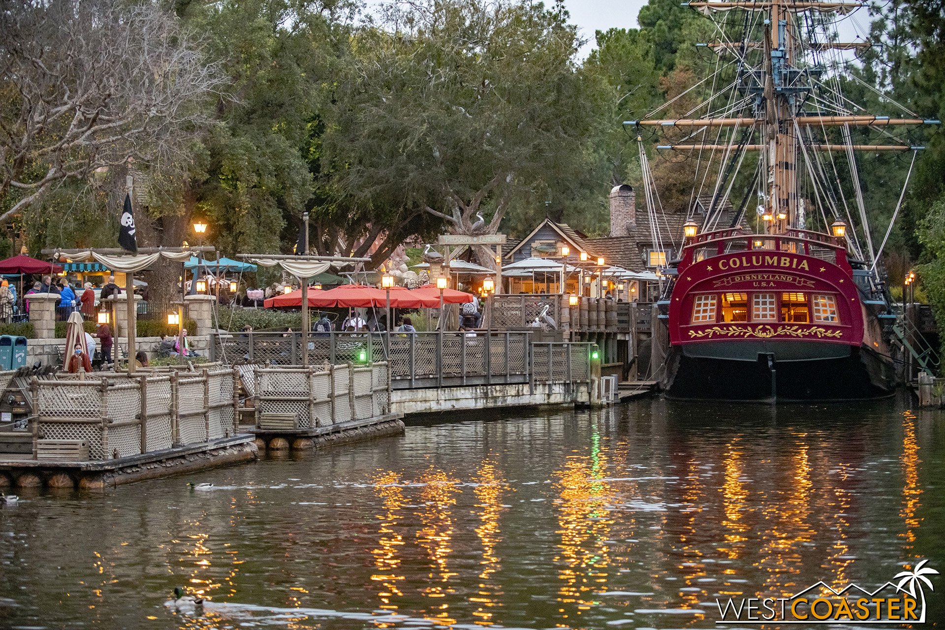  Although primarily meant to accommodate Harbour Galley, this area can also be overflow for French Market diners who can’t find a table on that side of New Orleans Square. 