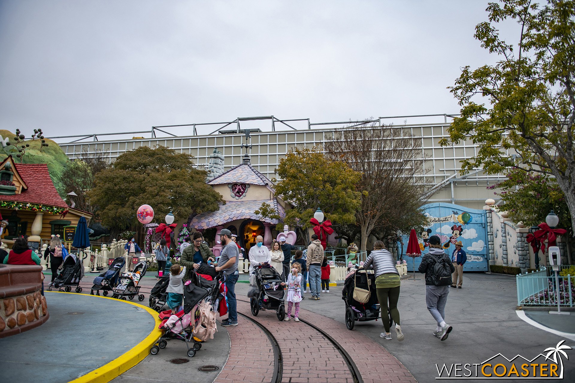  It’s nice to see Mickey’s Toontown still relatively busy. 