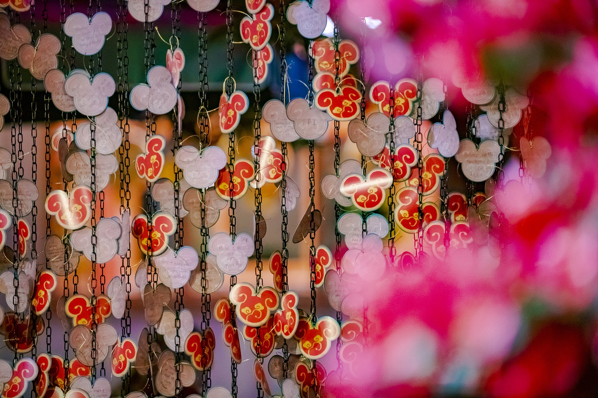  From 10am - 6pm, guests can write out their wishes for the new year and hang them. 