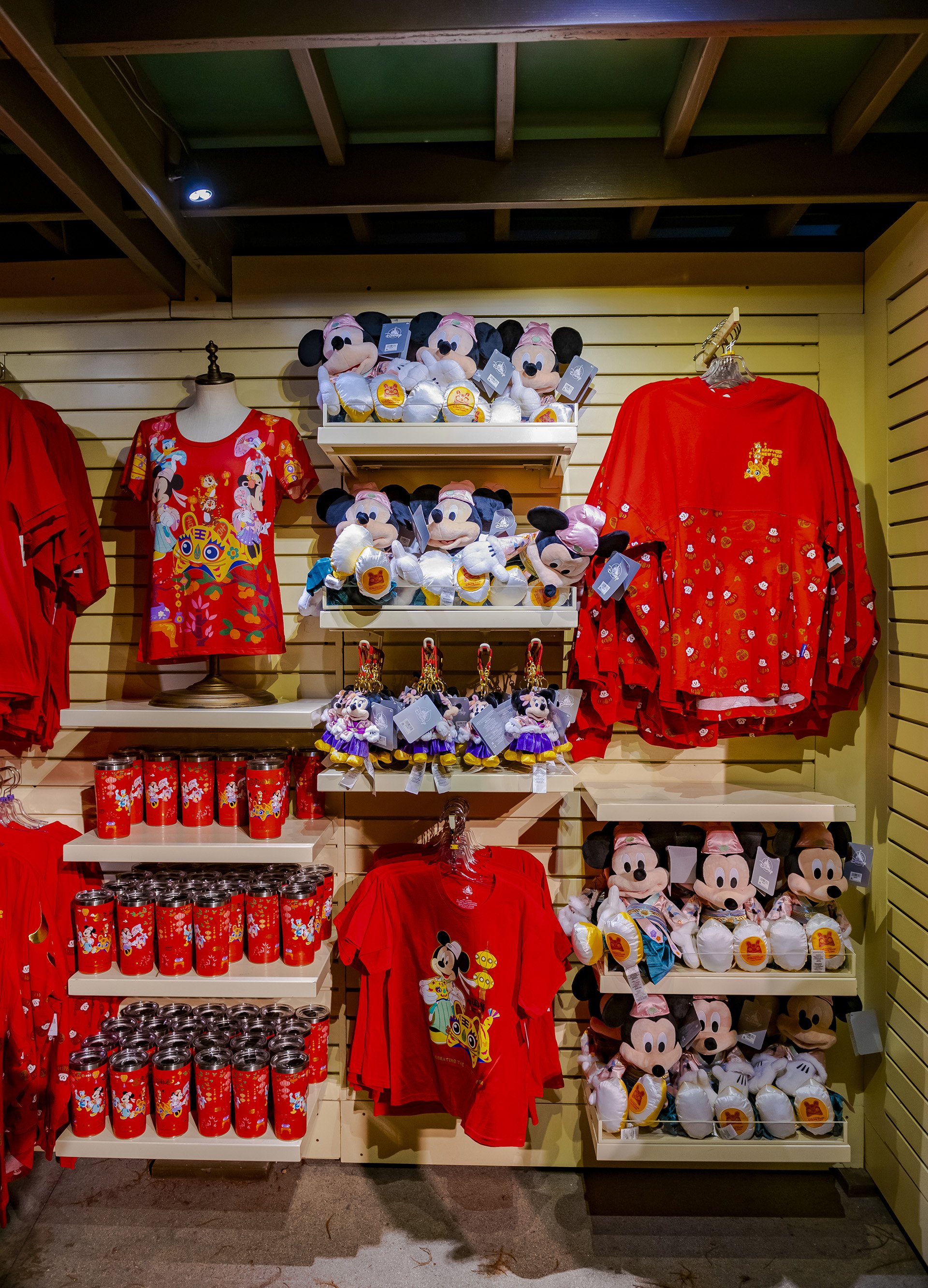  As with all of DCA’s festivals, there is official seasonl Disney merchandise for sale at the stand located by the entrance of the Little Mermaid ride. 