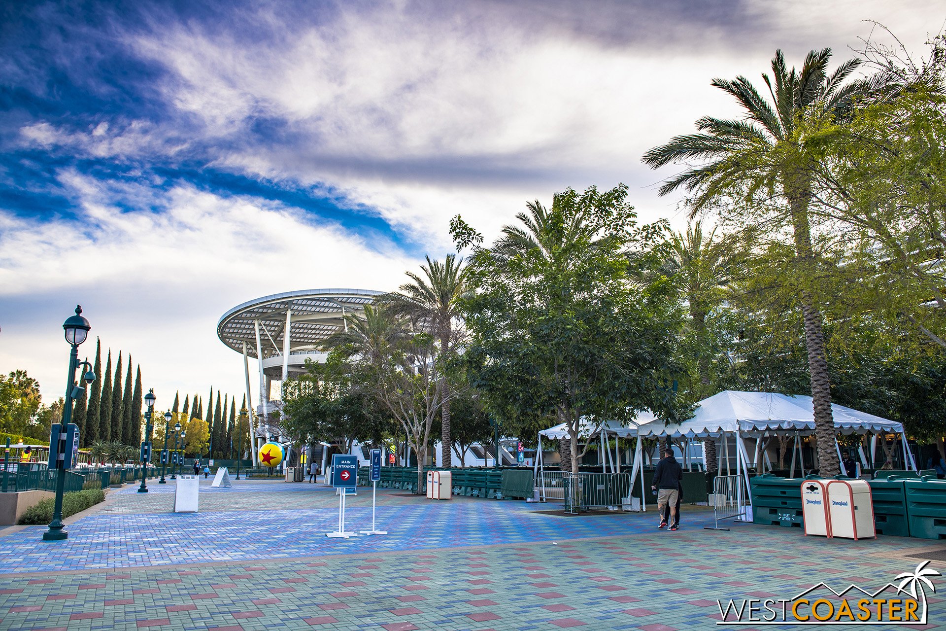  The trams are back, so that means the circulation path at the Mickey and Friends and Pixar Pals parking structures are back to normal. 