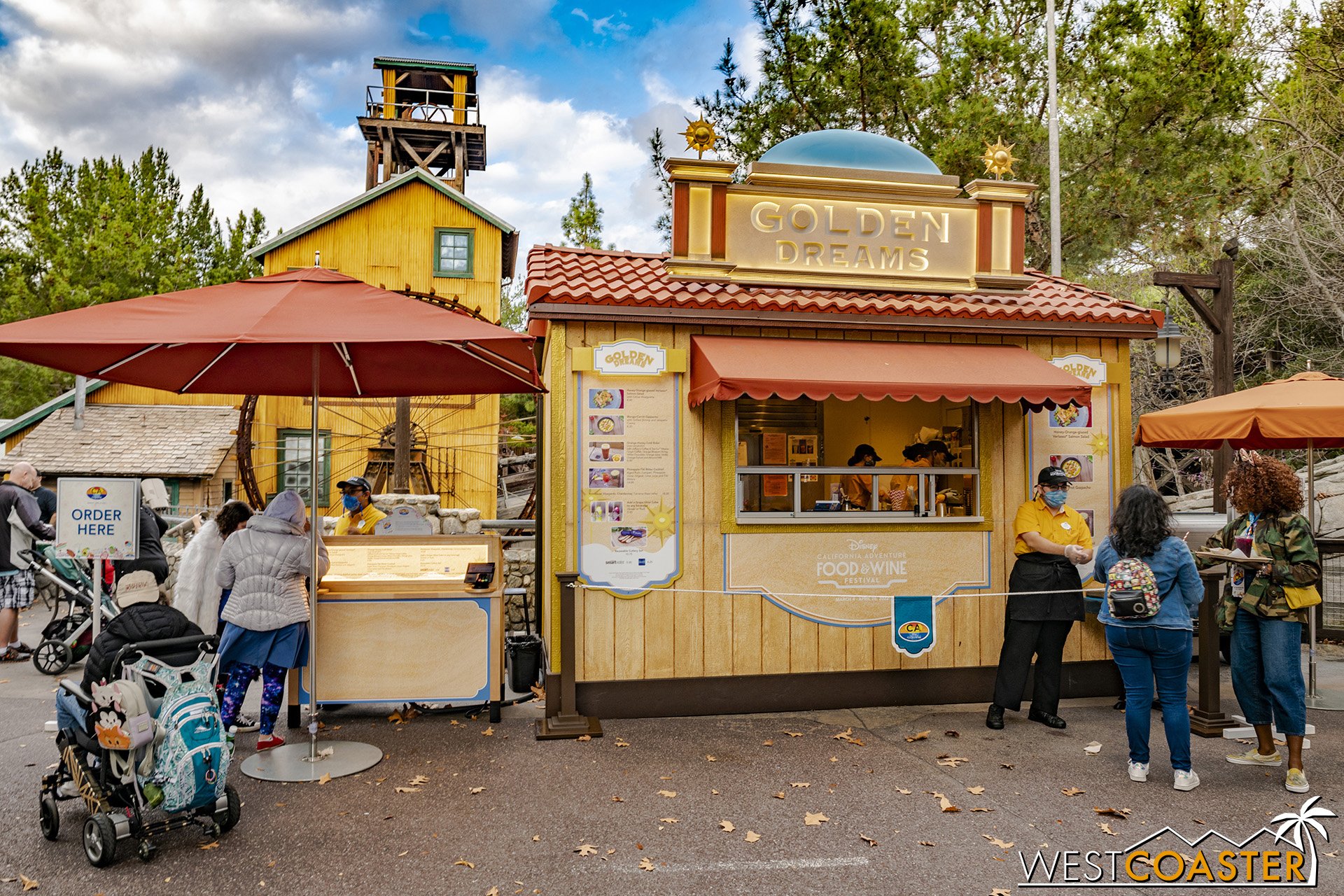  Look for the shortest order line, or a shorter order line.  On Friday, the Golden Dreams booth—which is out of the way in Grizzly Peak—seemed to be frequently empty. 