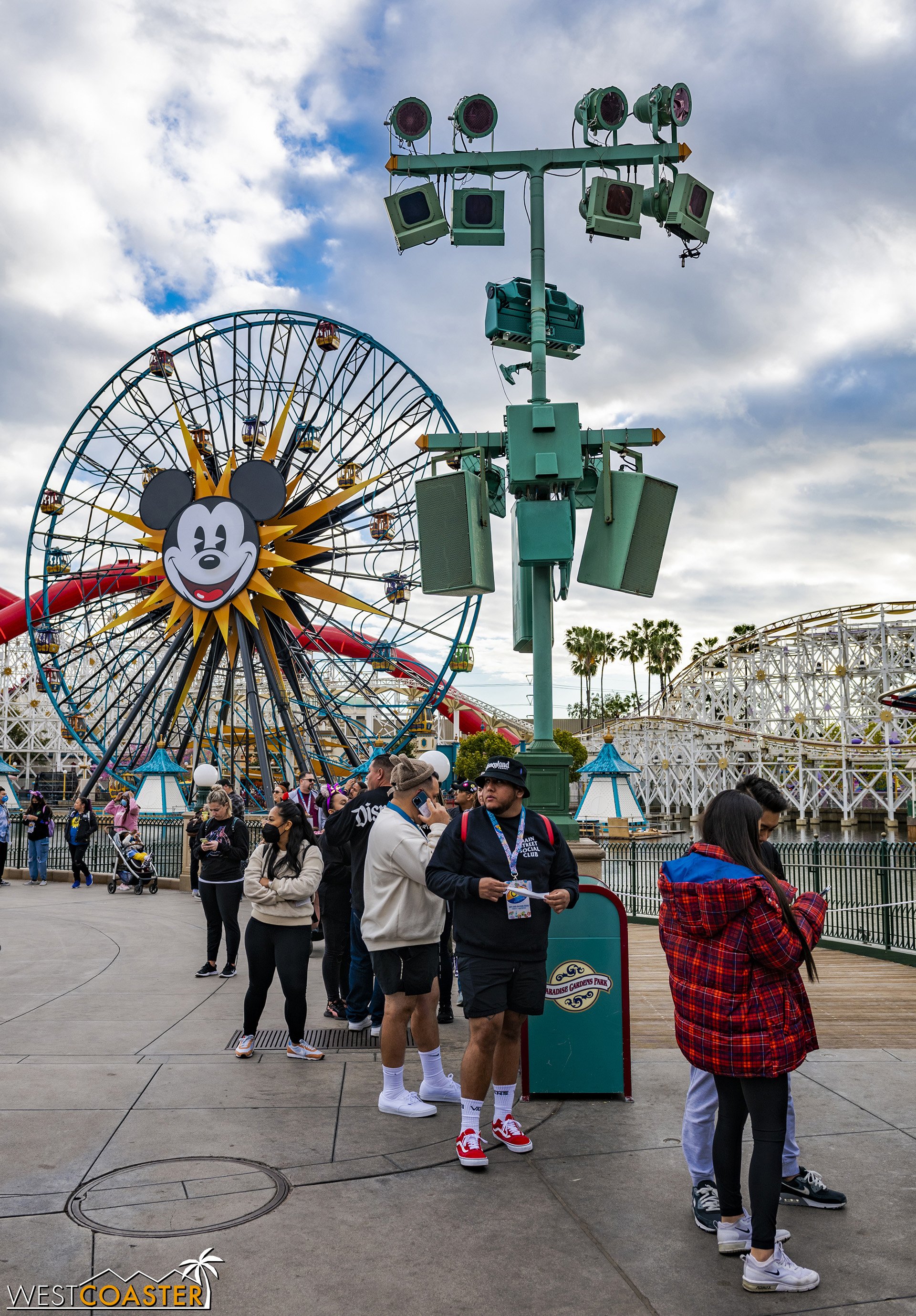  This is how long the line stretched, but it was only a 20 minute wait (much better than the 45 minute wait just for pick-up during the Lunar New Year Celebration!). 