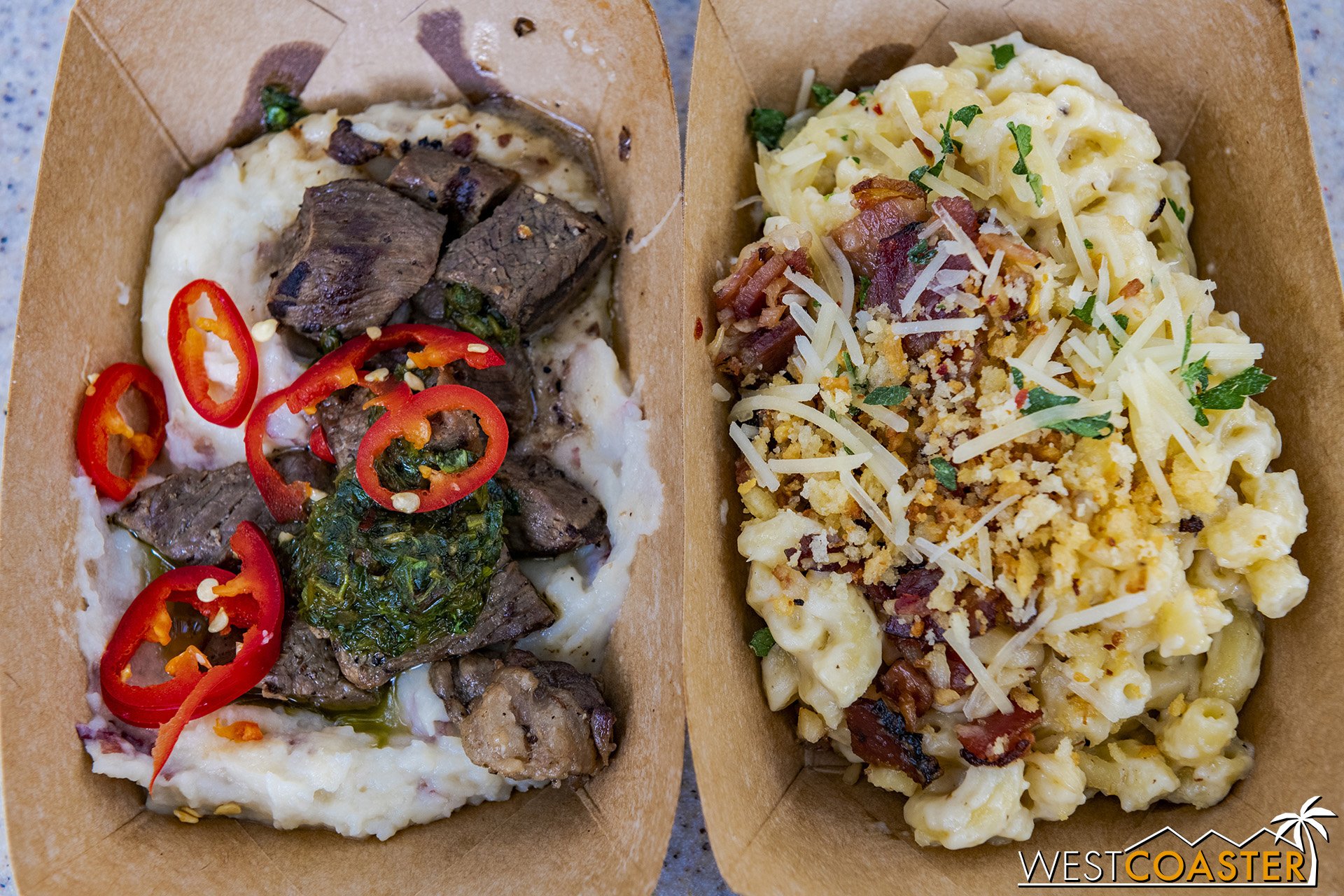  Garlic Kissed: (left) Grilled Top Sirloin with roasted garlic-Gruyère smashed potatoes and black garlic chimichurri (right) Carbonara-Garlic Mac &amp; Cheese with peppered bacon  Looking at the menu, I figured that Garlic Kissed would be my favorite