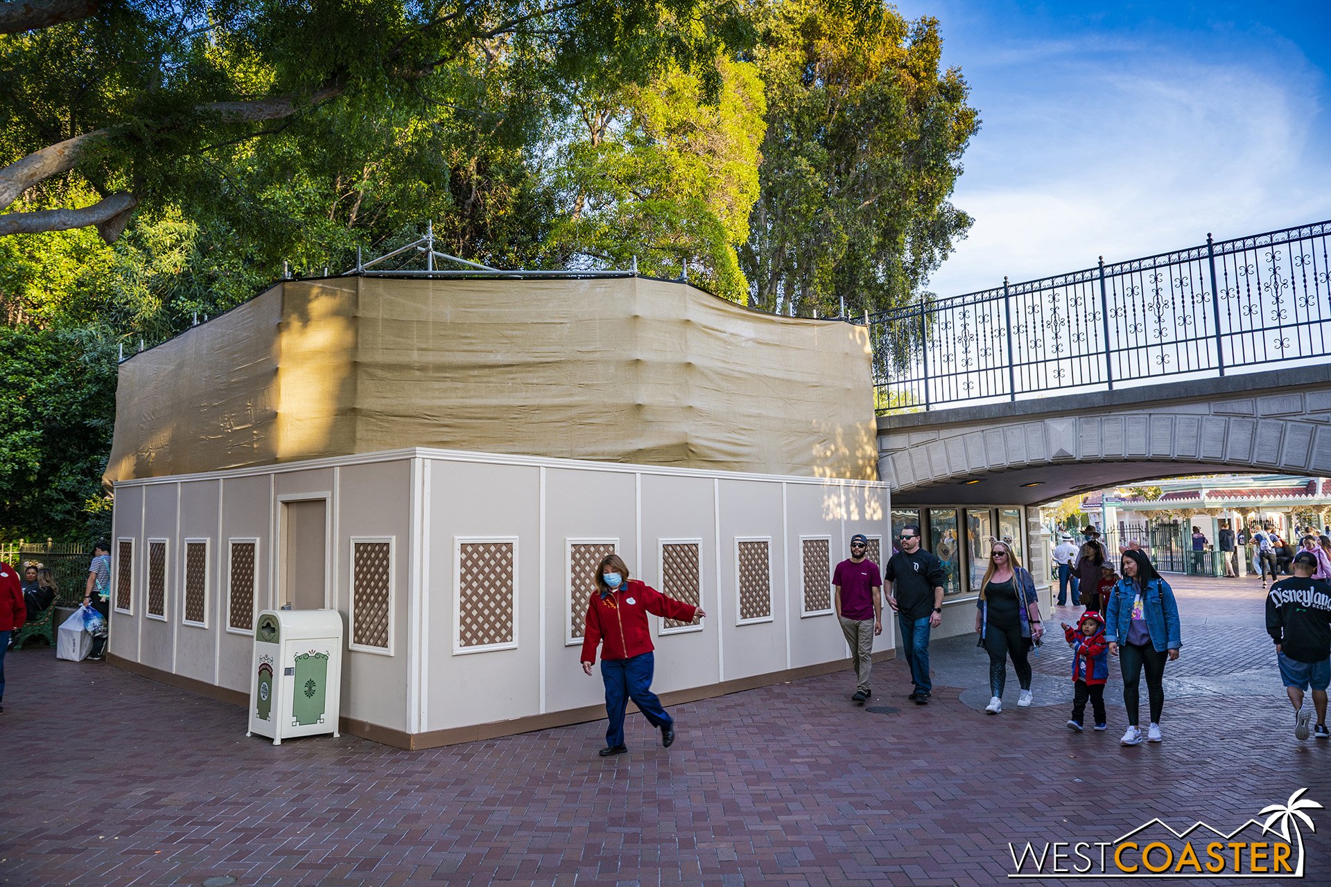  The souvenir stand next to the Disneyland Railroad is under renovations. 