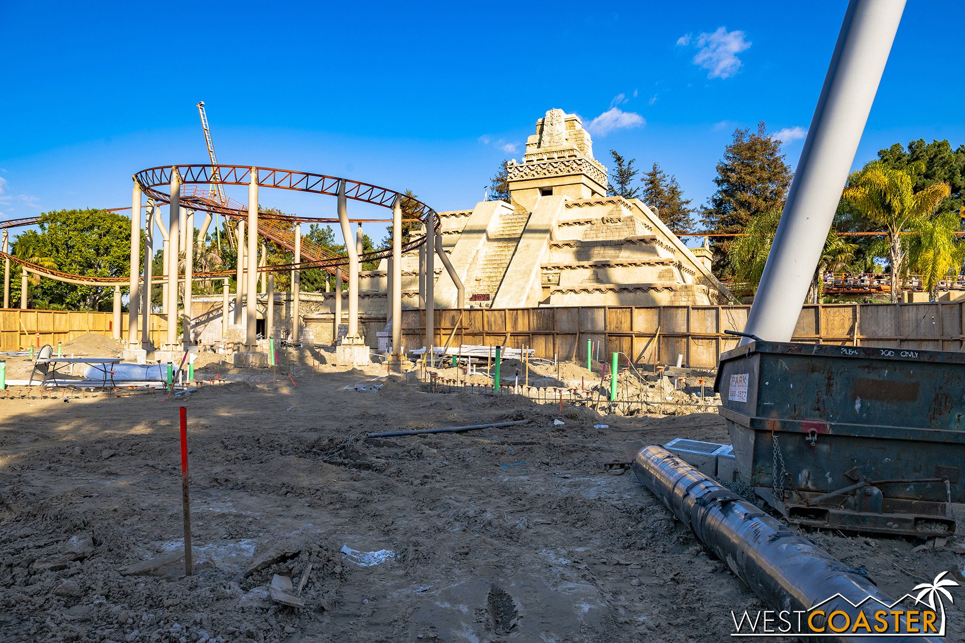  Jaguar remains open.  We did not ride it to get a closer look at construction, but there are no loose articles allowed on the ride, so it’s not like we could have taken photos anyway. 