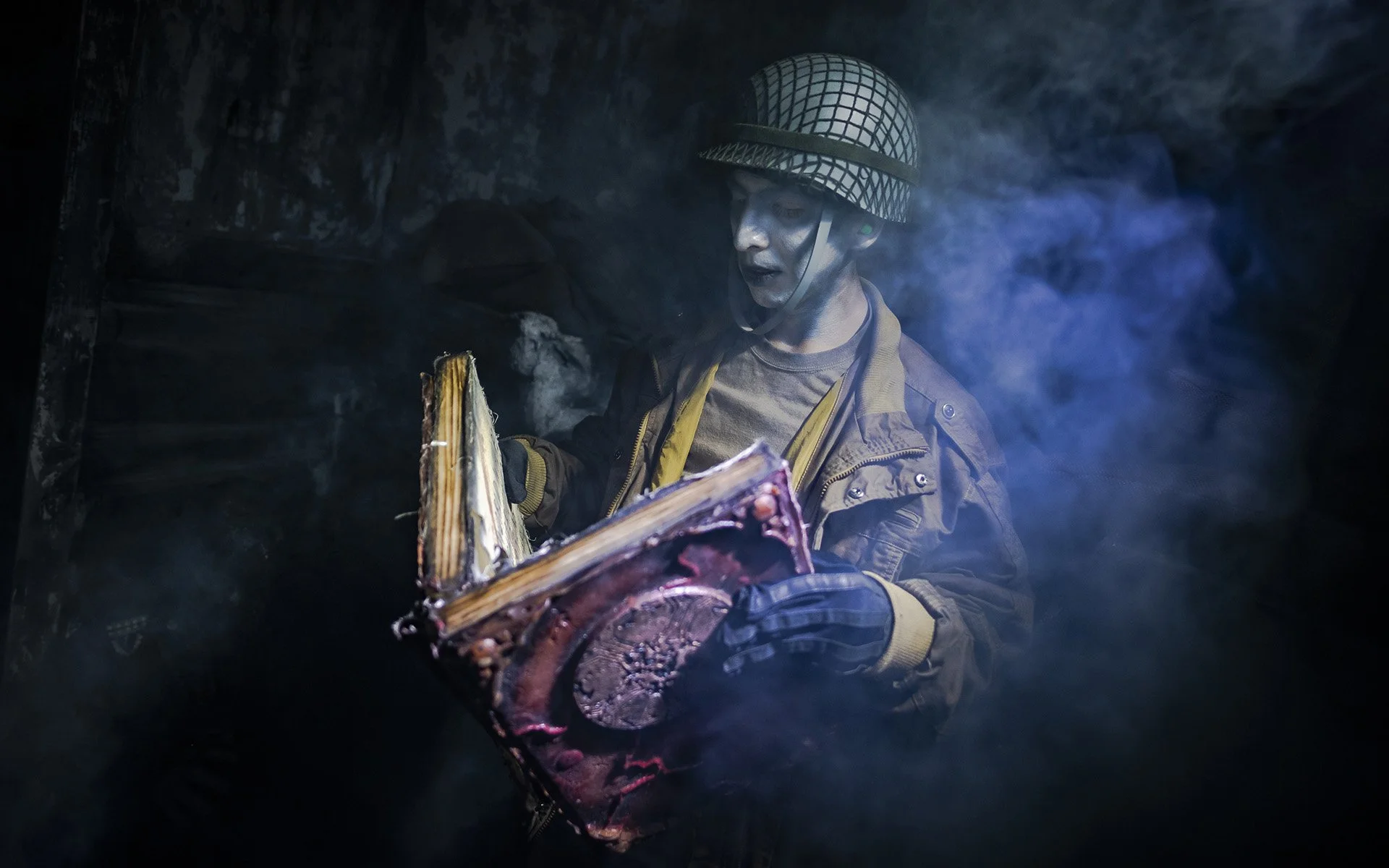 ジョニー・ジェームス 「イン・ザ・ステイル・オブ・ザ・ナイト」レコード Knott's Scary Farm 2022: Mazes — Restcoaster