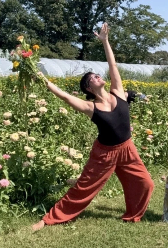 Amanda w flowers lunge .jpg