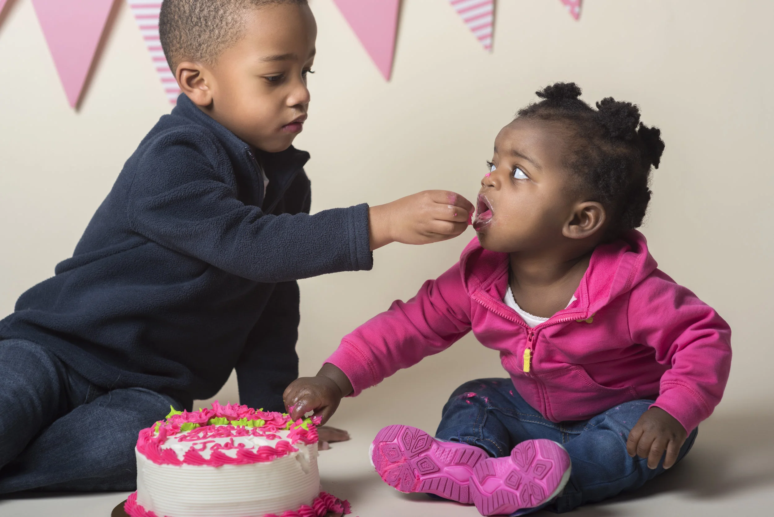 Some times all it takes at a cake smash is a little help from your family