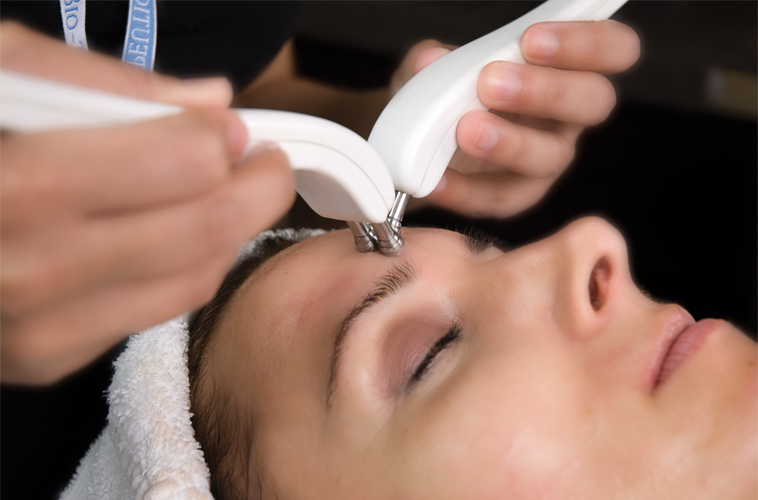 MICROCURRENT<a href=microcurrent-facial-contouring-mobile>→</a>