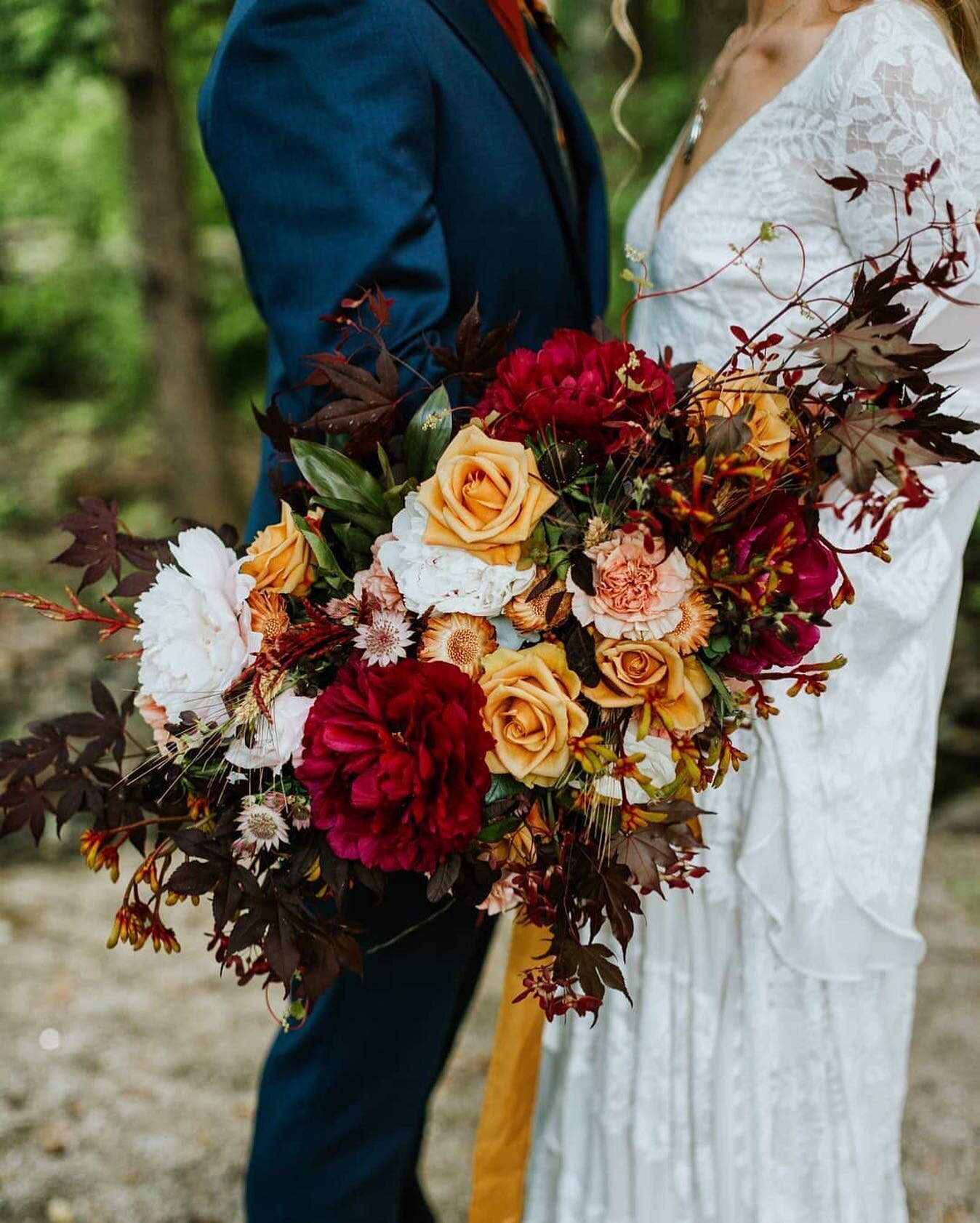 April Showers bring May flowers. So what better month to showcase some of the amazing florists we have the pleasure of working with and highlight their distinct styles! 
&bull;
First up, @badrabbitflowers! Anika has done more arrangements here at the