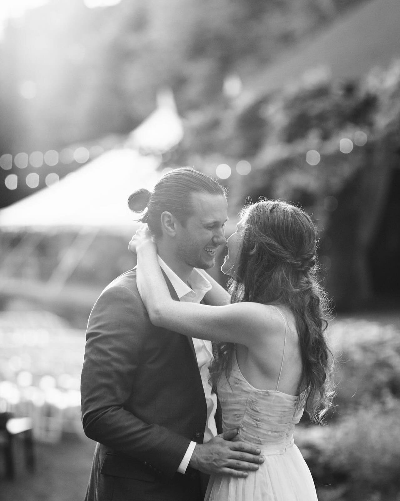 Sometimes it&rsquo;s the Black &amp; White photos that capture it all. Emily + Nick are just so photogenic! #blackandwhite 
&bull;
📸 @yourfriendleslie