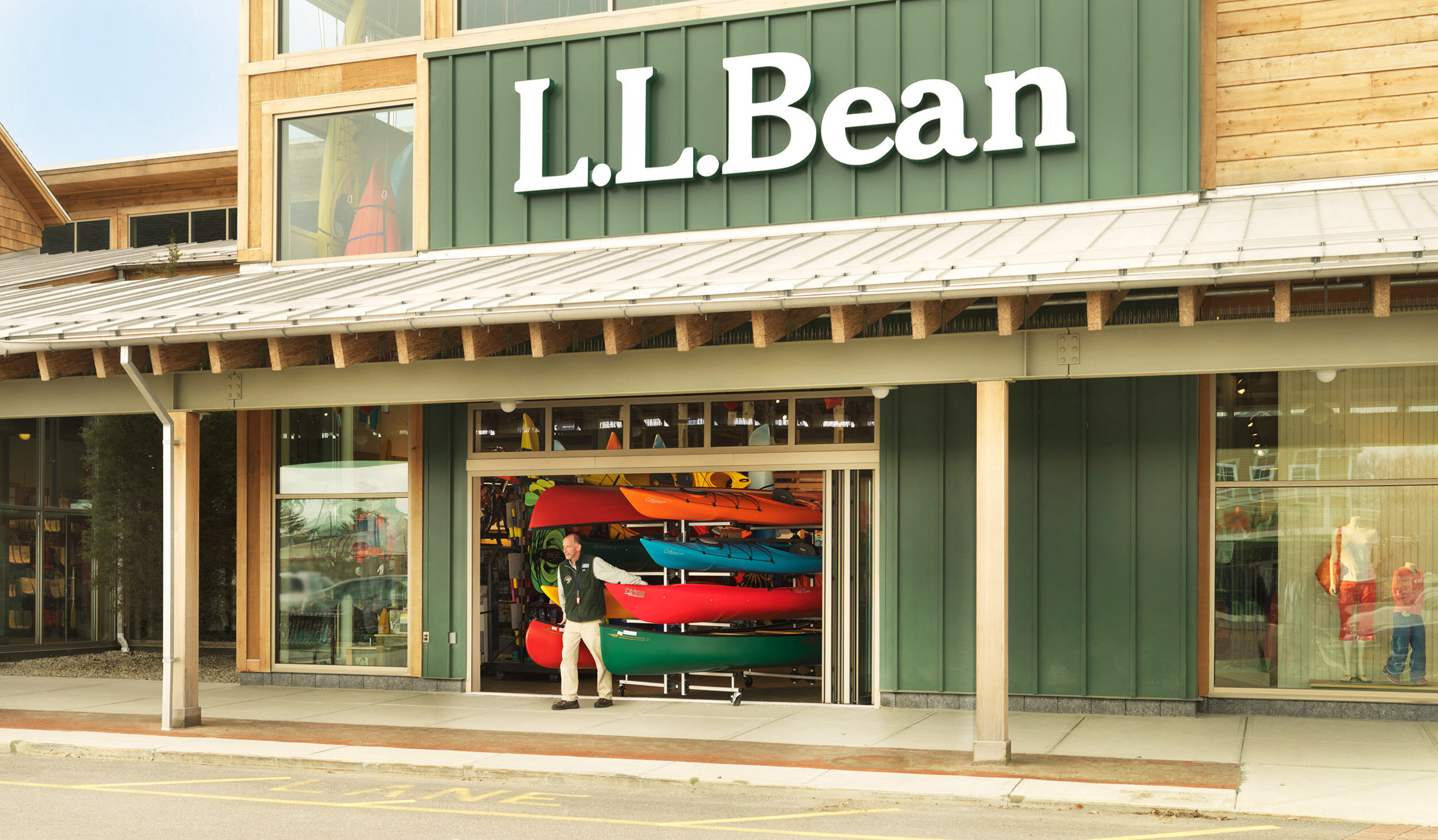 LLBean_ExtA_Open_guy.jpg