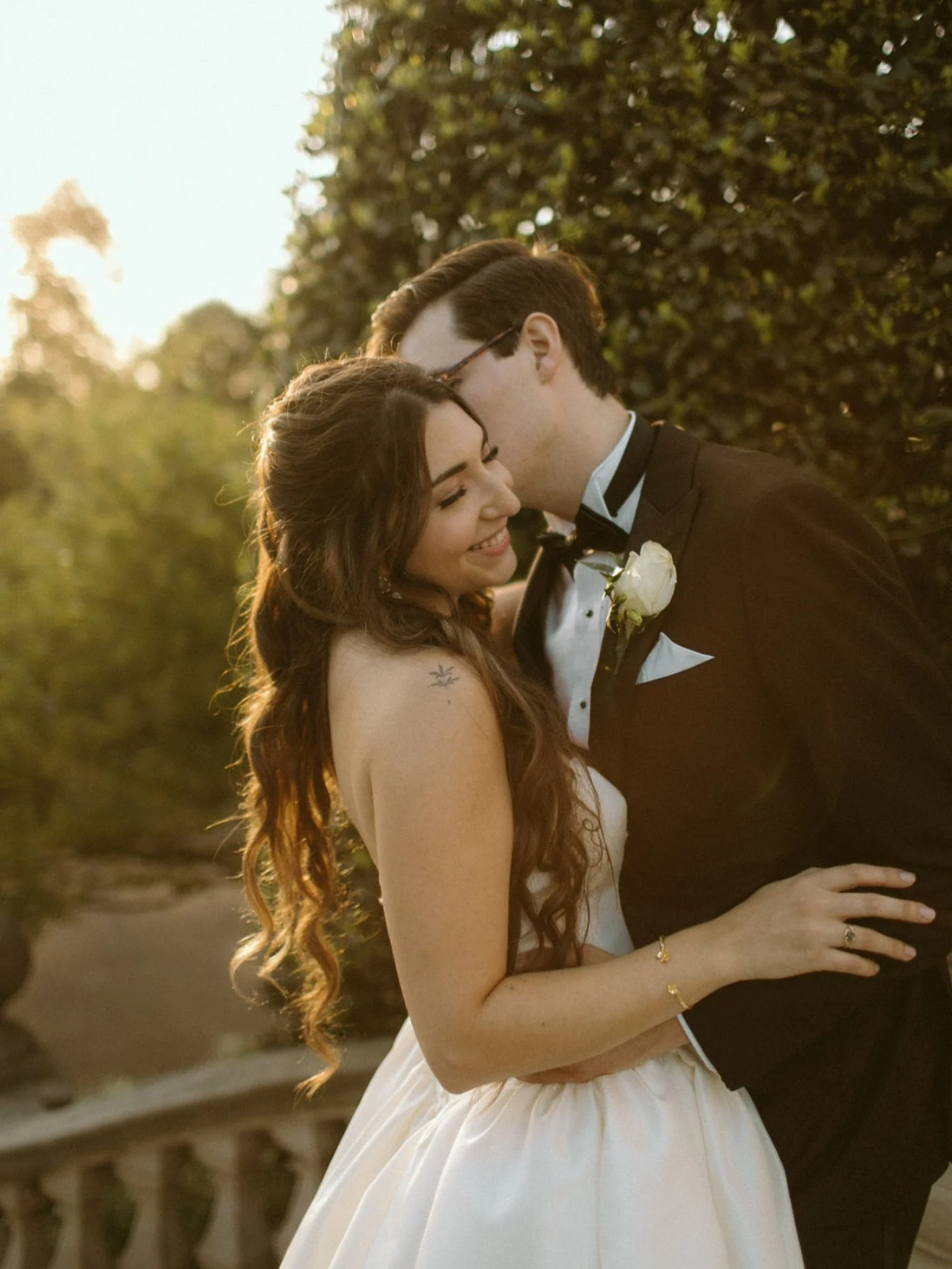 When the wedding photogs spin around images in 24 hrs&hellip; you share the love first thing Monday morning&mdash;without hesitation. 🙌🏽

Here&rsquo;s a sneak peek at Saturday&rsquo;s Bridgerton meets fairy garden wedding ✨🌿👑

Soft, iridescent sh