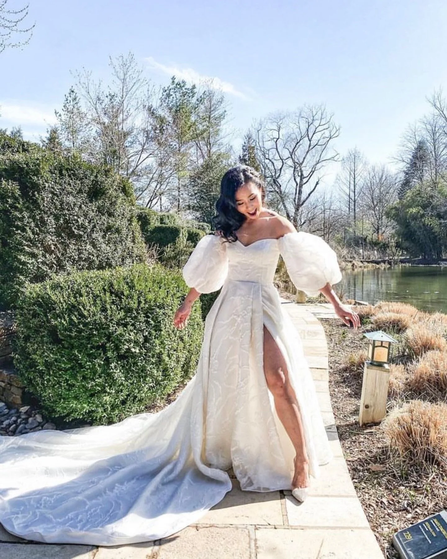 Hair &amp; makeup as classy and flashy as her dress 😍