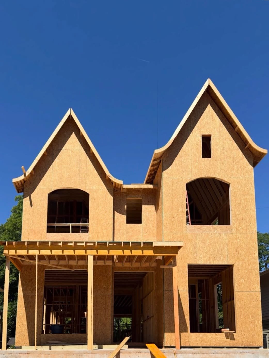 🪵🥰 Ain&rsquo;t she a beaut? Framing out this jaw dropping home, and it&rsquo;s so rewarding to see the vision take shape!

#HomeSweetHornerHomes