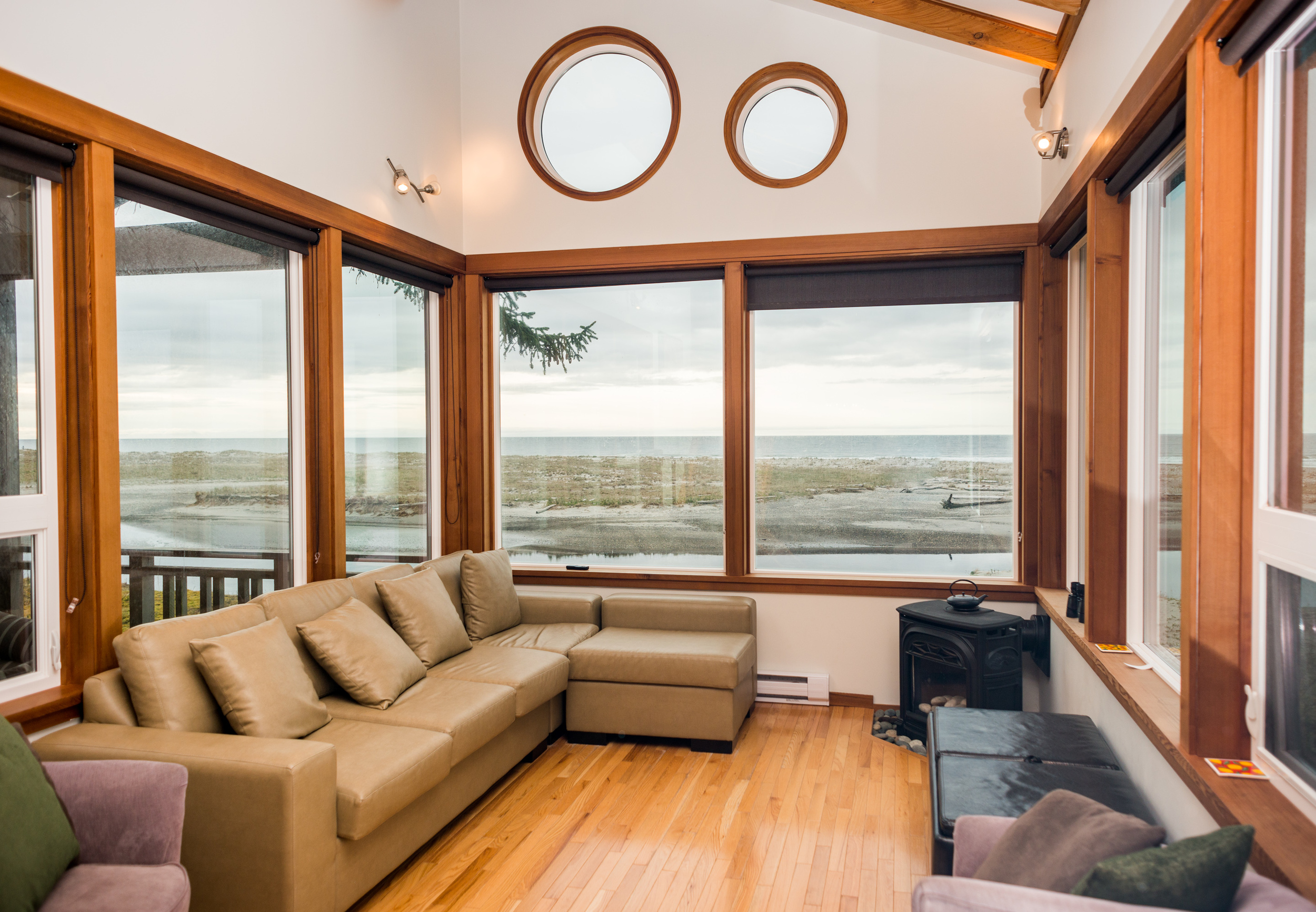 Spacious living room