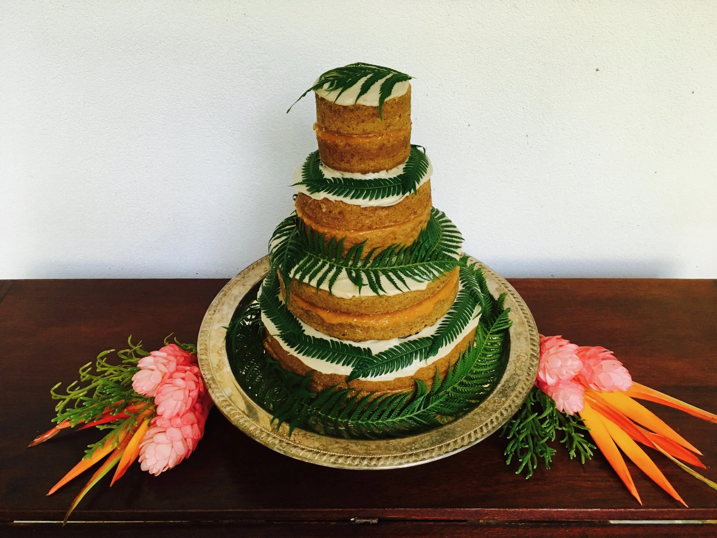 Vanilla Cake w. Lilikoi Jam Filling