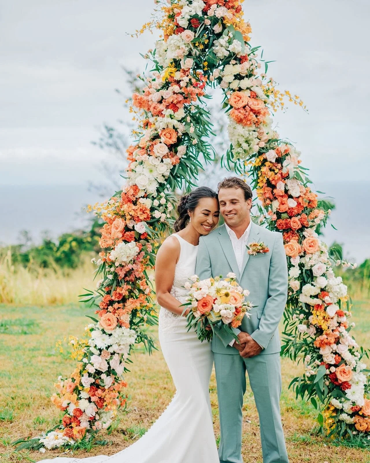 Planning your wedding can be overwhelming, we get it! 

And we&rsquo;re here to help lighten that load. 

@Puuwai.Gardens offers so many inclusive details, such as tables and chairs, string lighting, tableware, and a bar! 

As for your reception meal