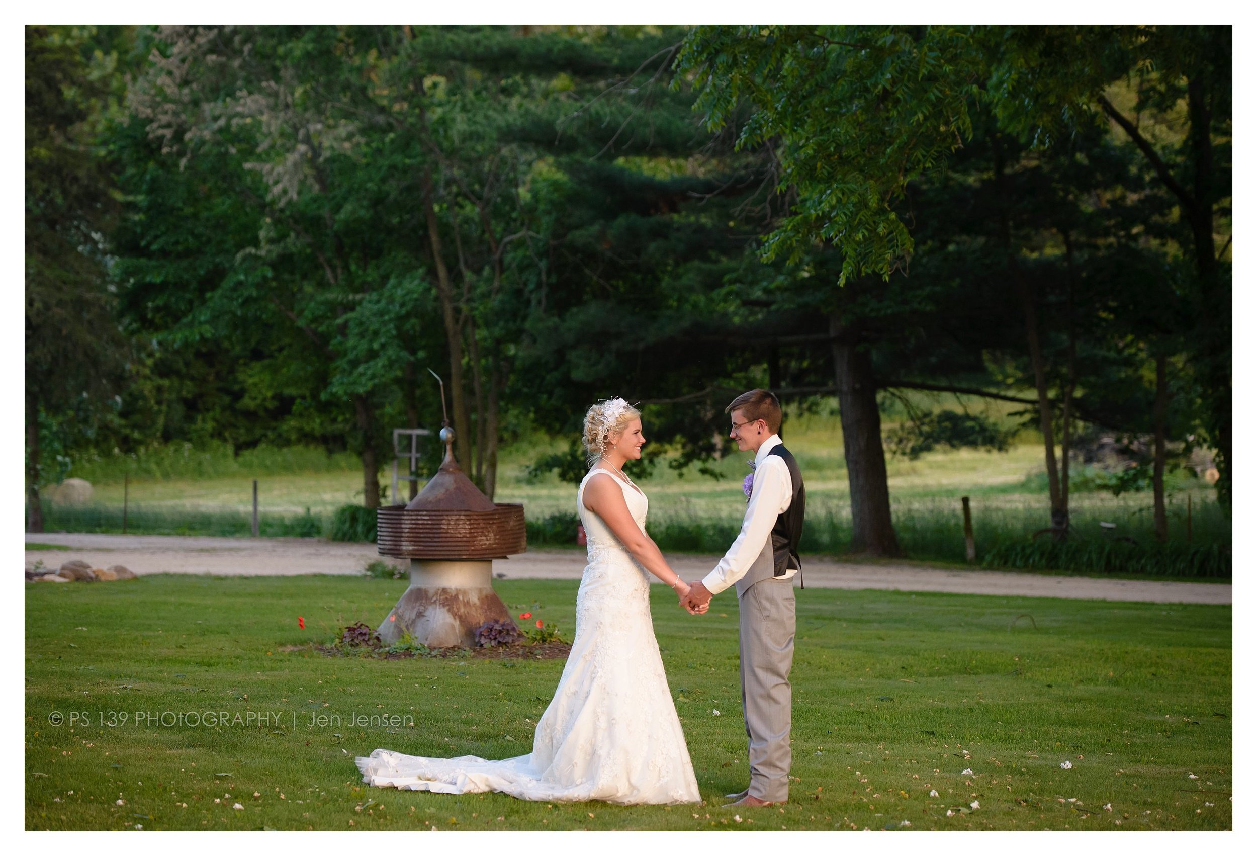 oregon Illinois oak lane farm wisconsin wedding photographer bayfield wi ps 139 photography jen jensen_0253.jpg