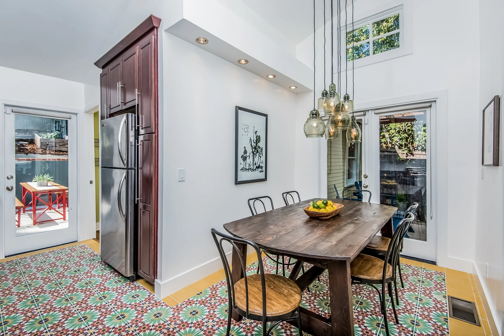 018-Dining_Room-2907723-medium.jpg