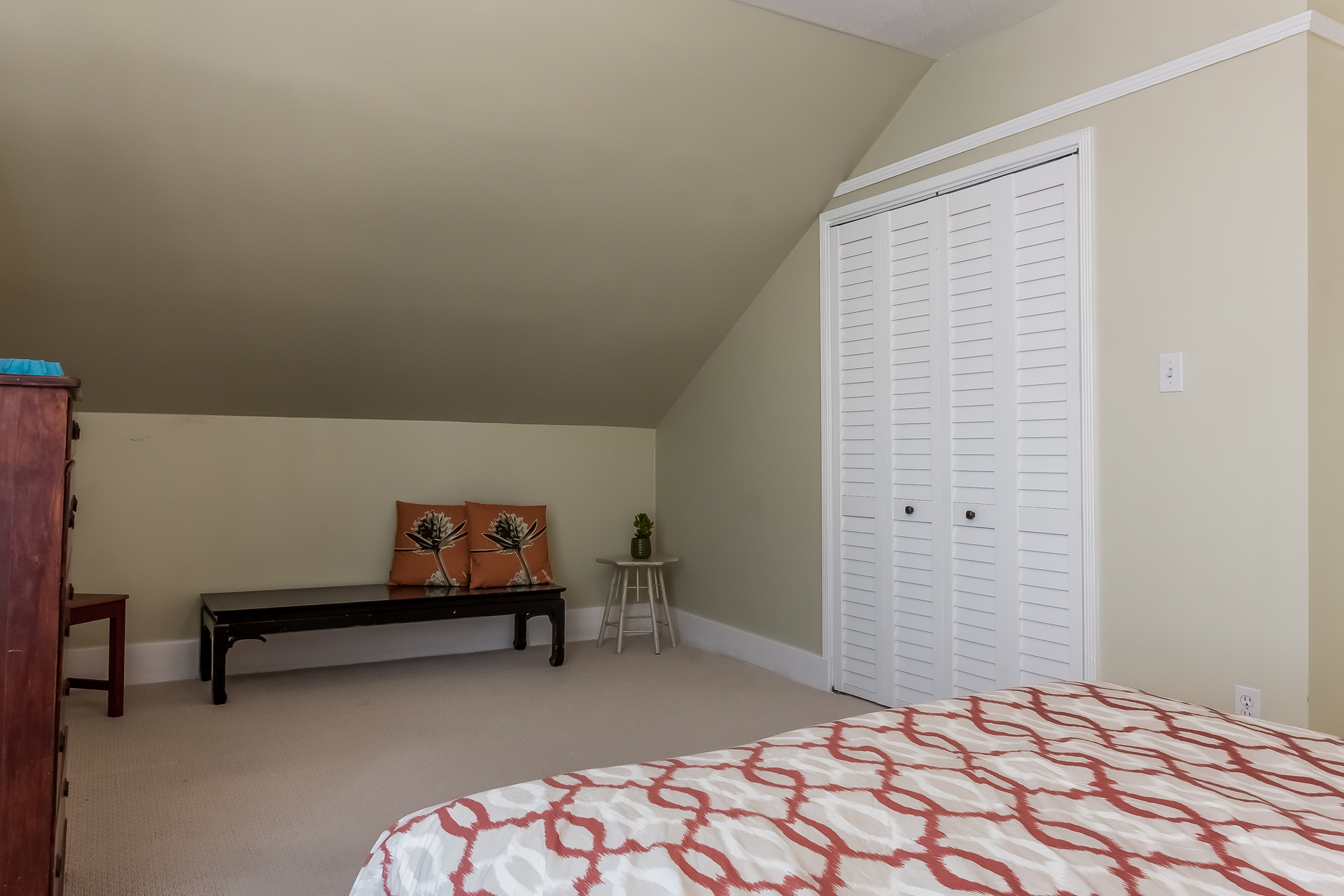 020-Bedroom-1926905-medium.jpg