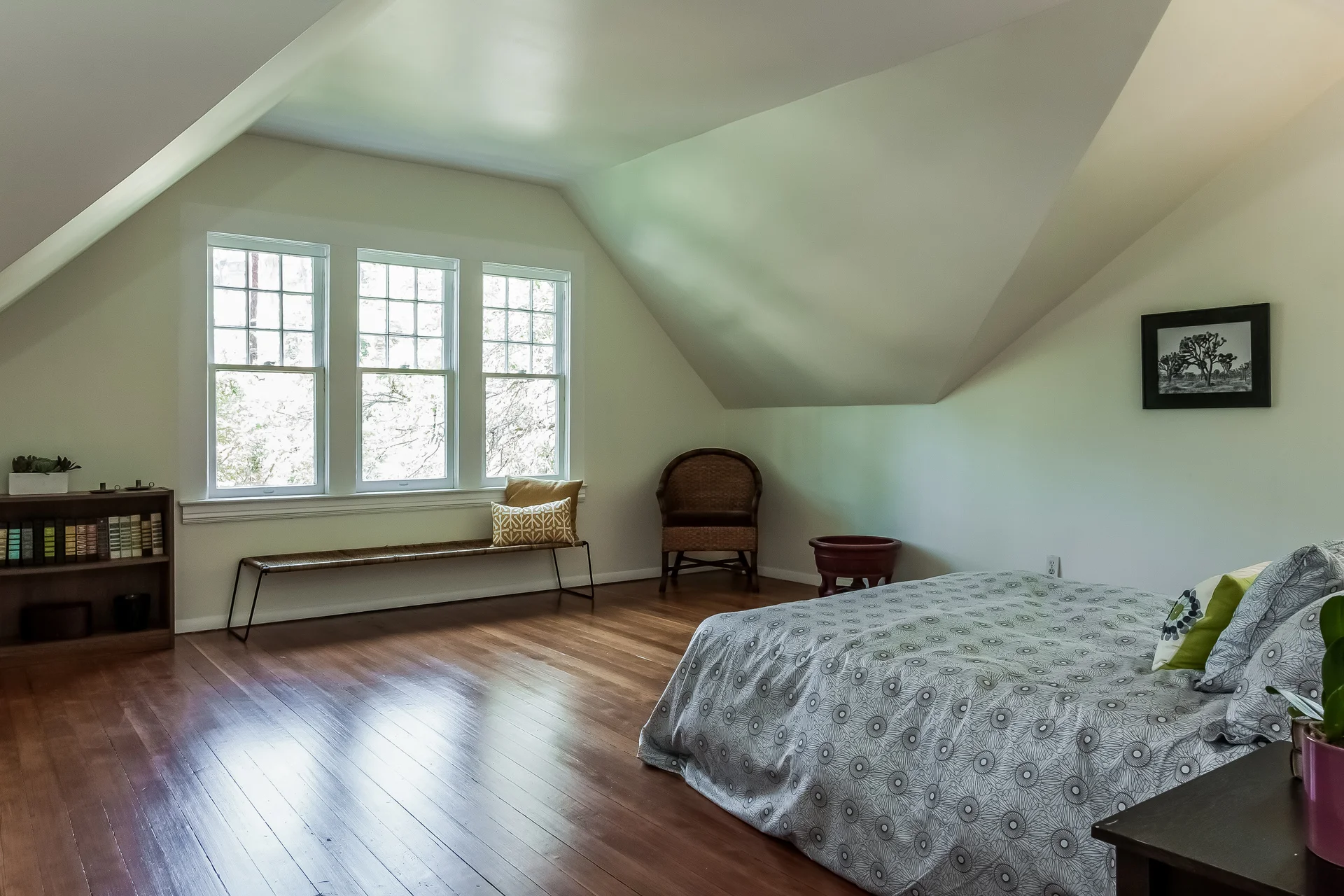023-Bedroom-1926903-medium.jpg