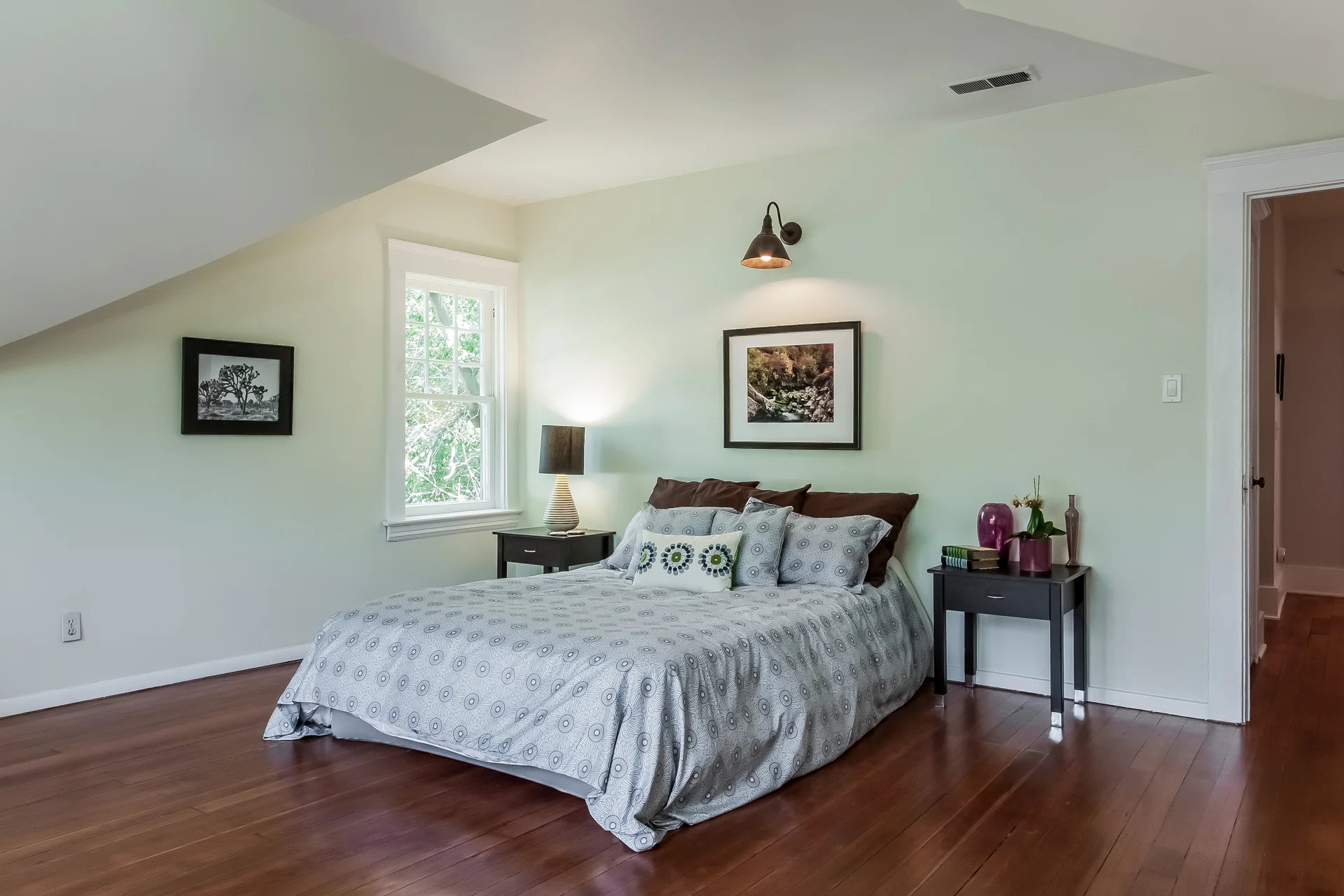 024-Bedroom-1926901-medium.jpg