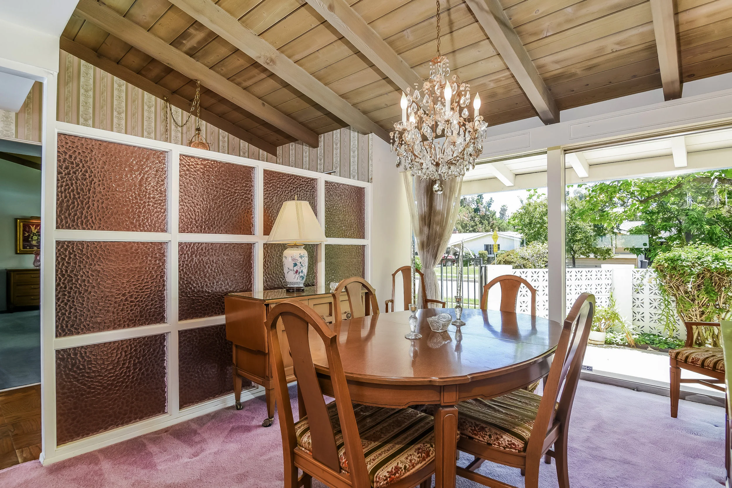 013-photo-dining-room-5877625.jpg