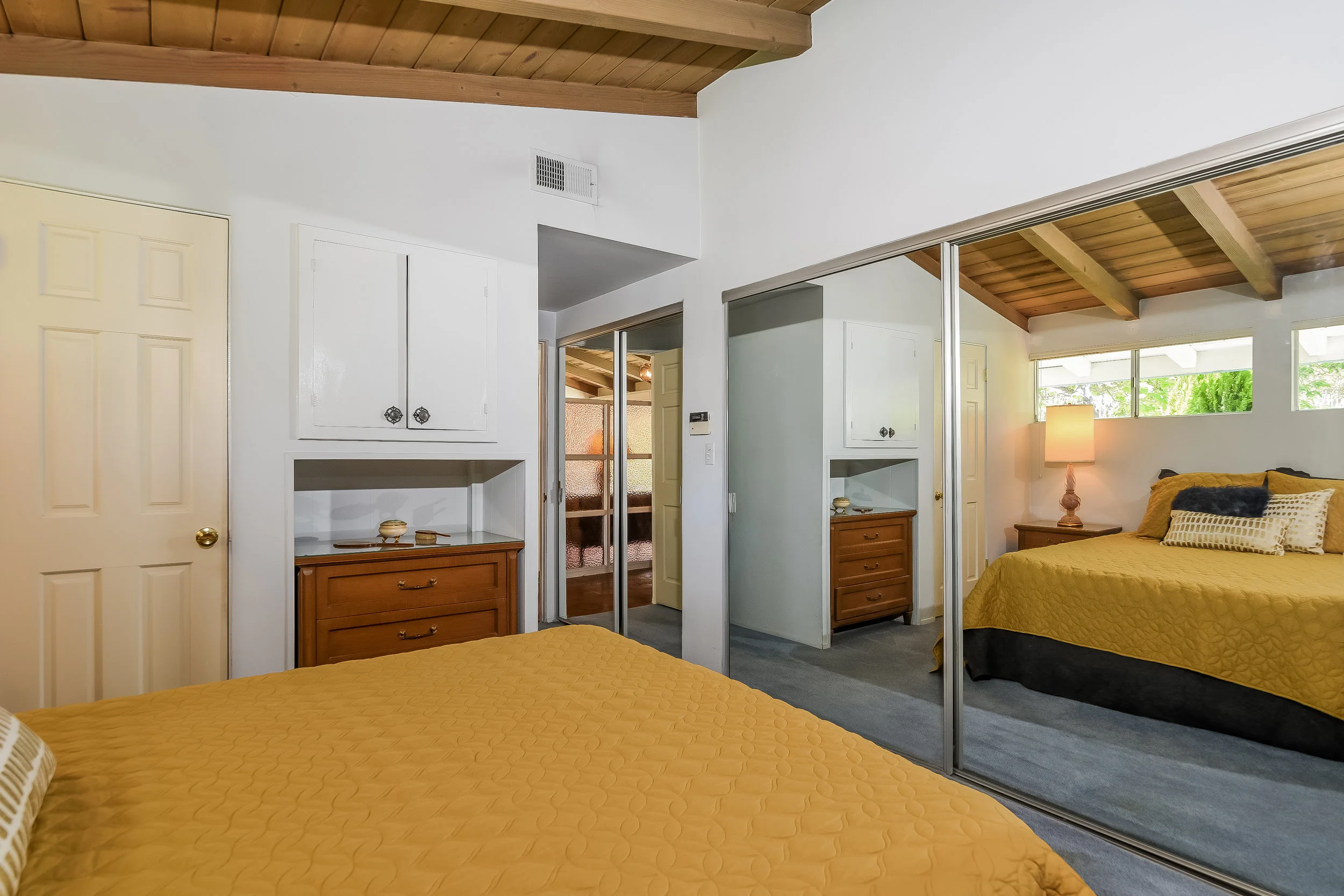 017-photo-master-bedroom-5877630.jpg