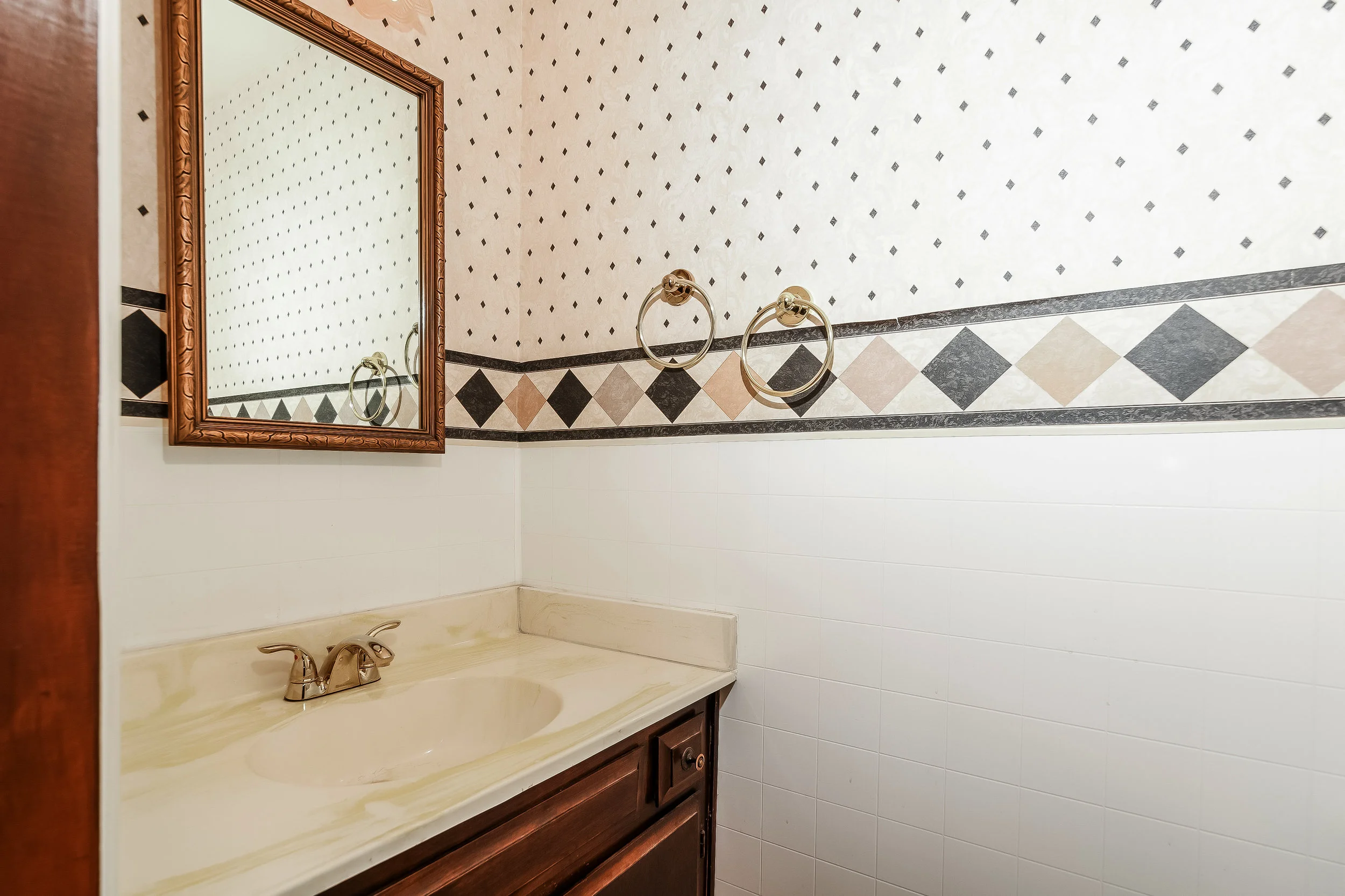 028-photo-powder-room-5877643.jpg